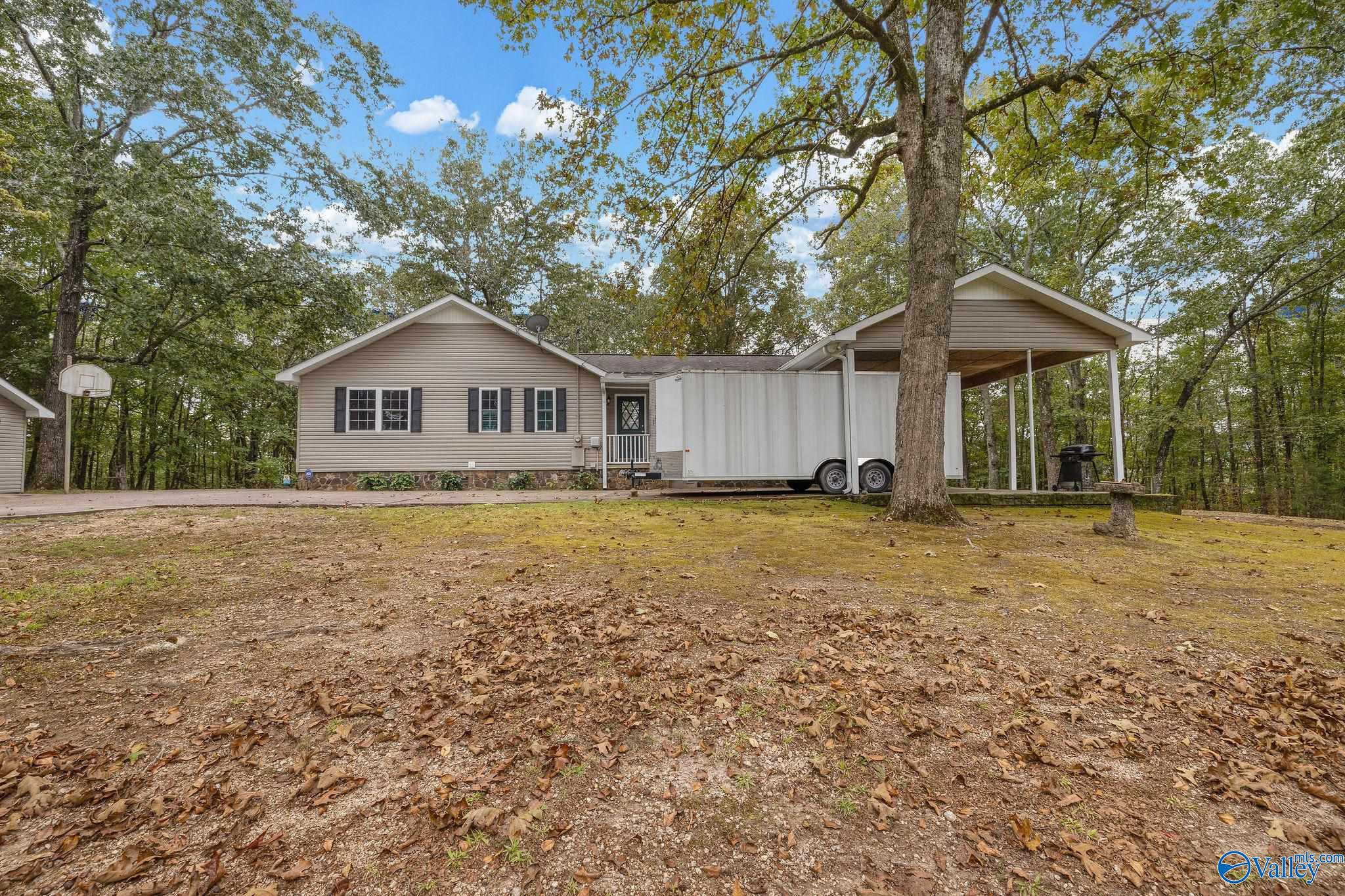 220 Benefield Drive, Attalla