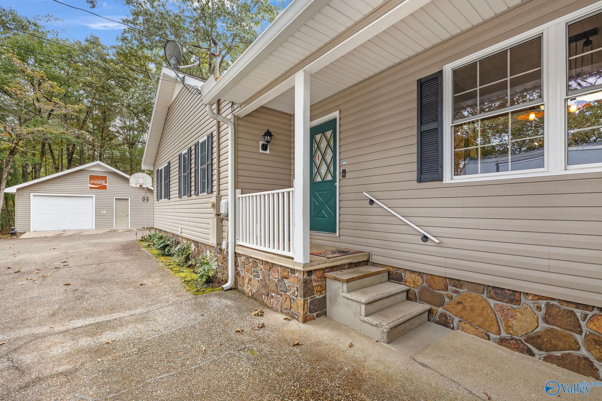 220 Benefield Drive, Attalla