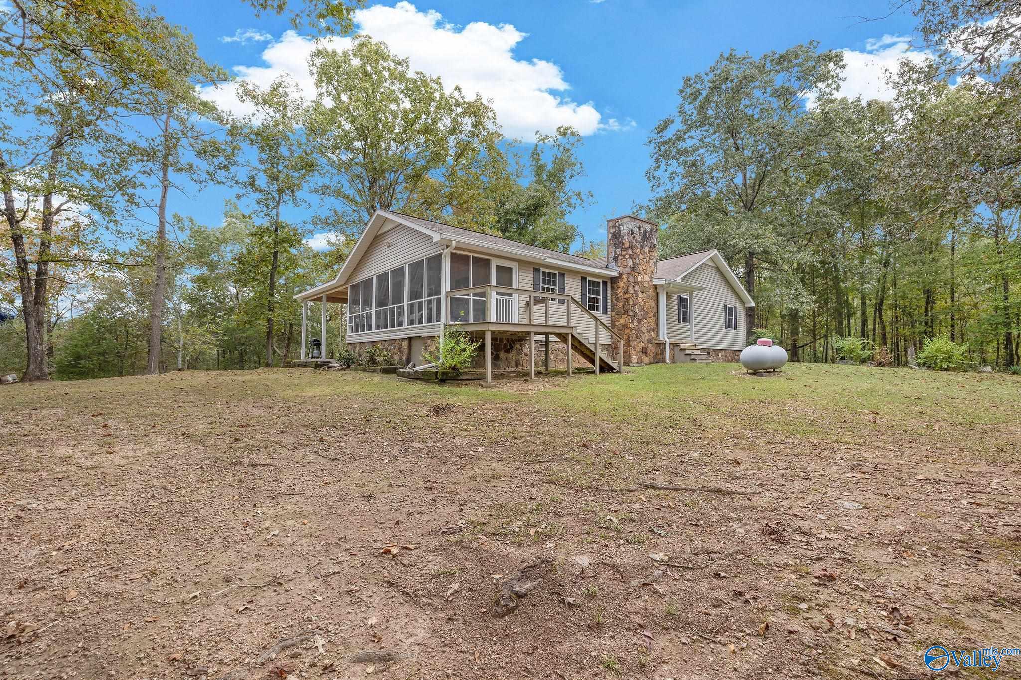 220 Benefield Drive, Attalla