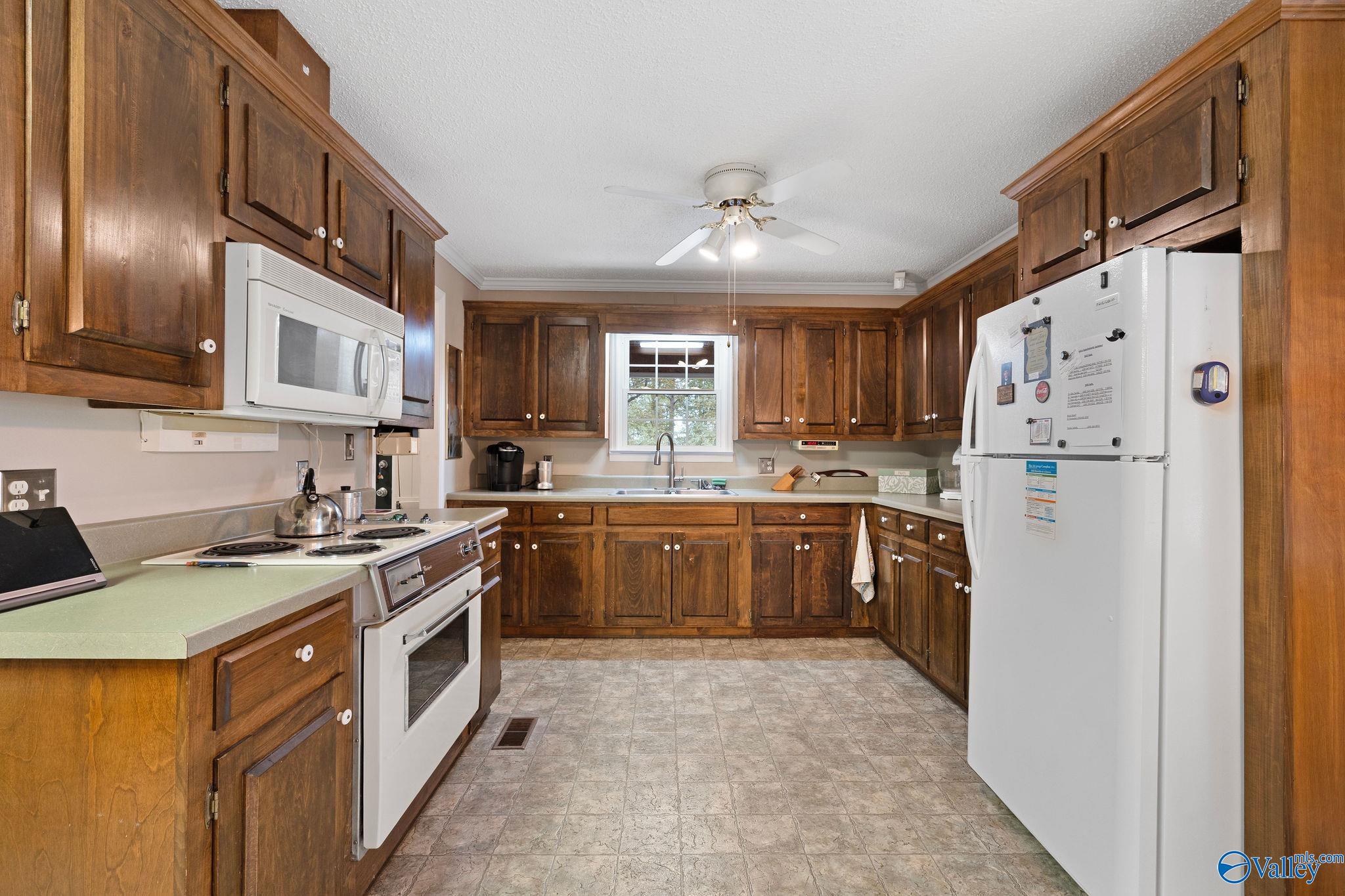 220 Benefield Drive, Attalla