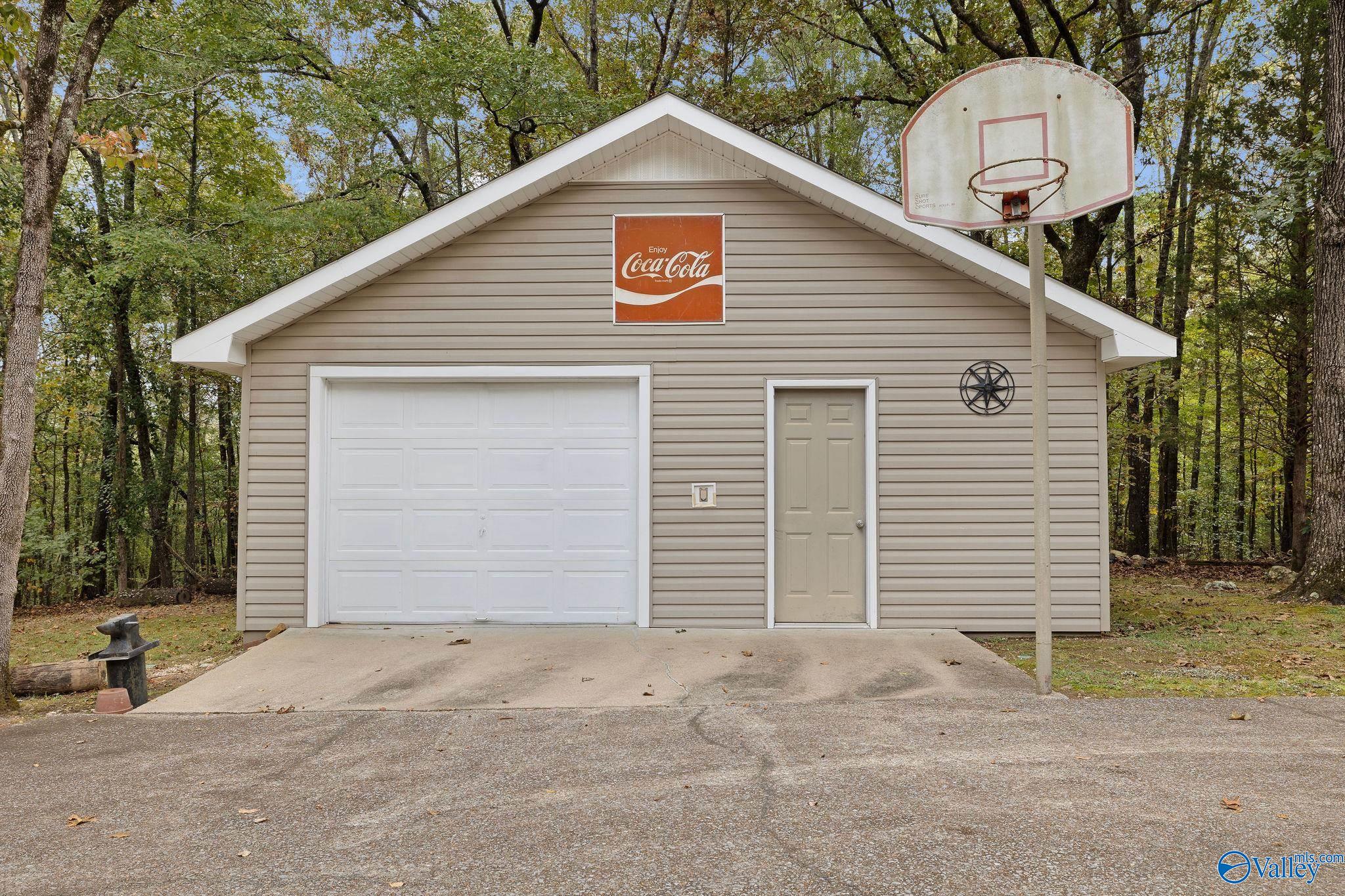 220 Benefield Drive, Attalla
