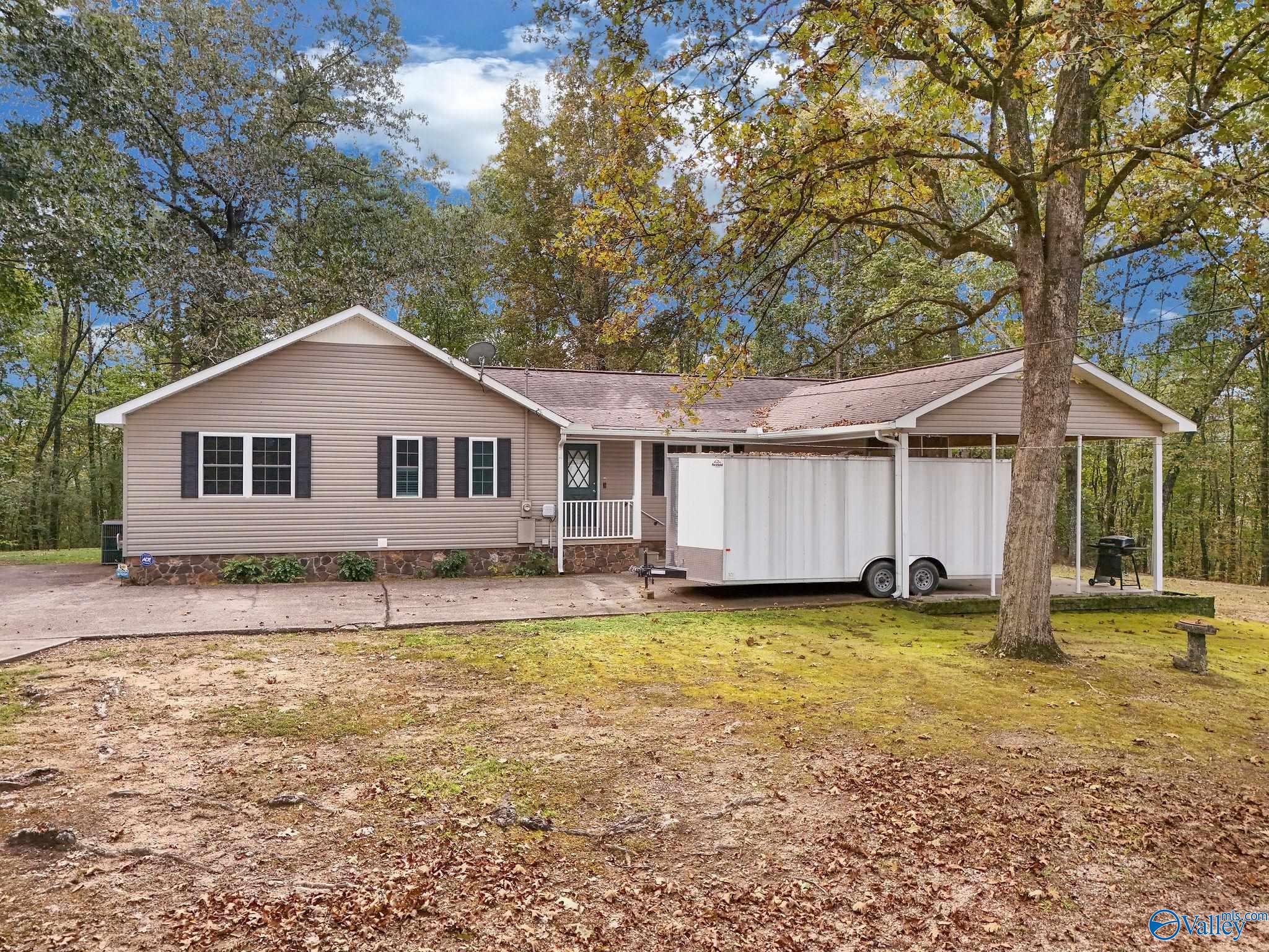 220 Benefield Drive, Attalla