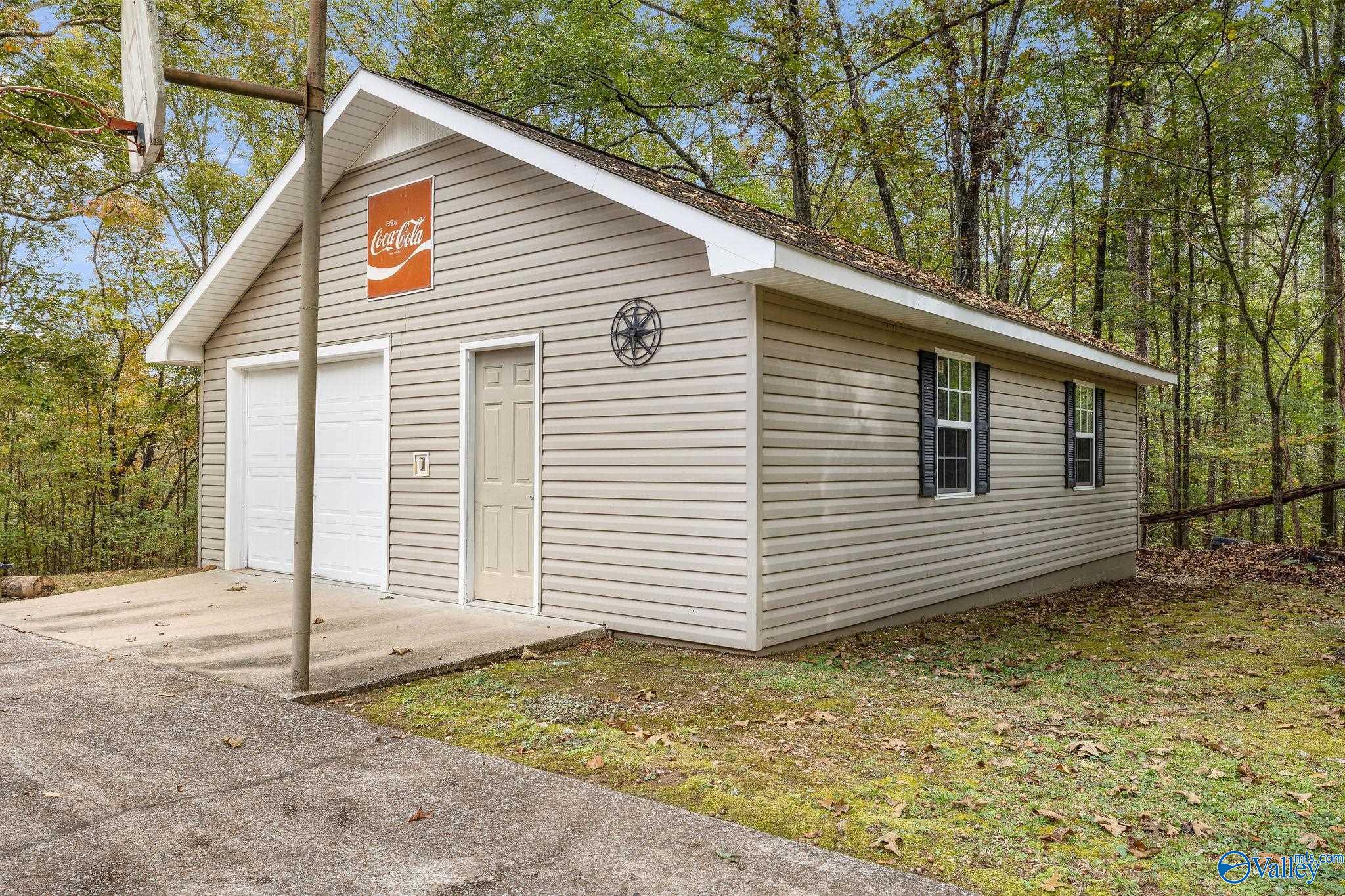 220 Benefield Drive, Attalla