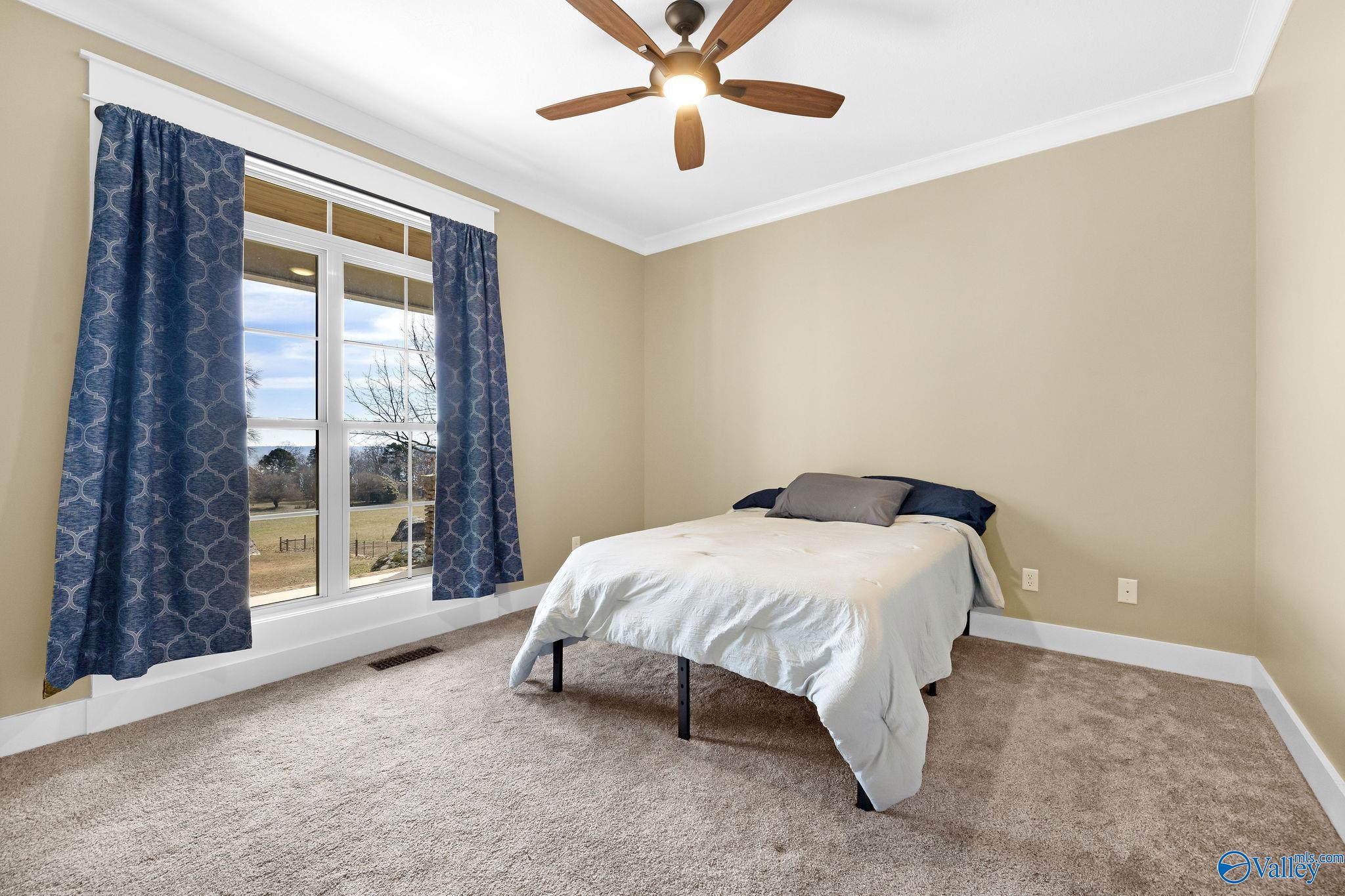 570 Mountain Heights Ridge