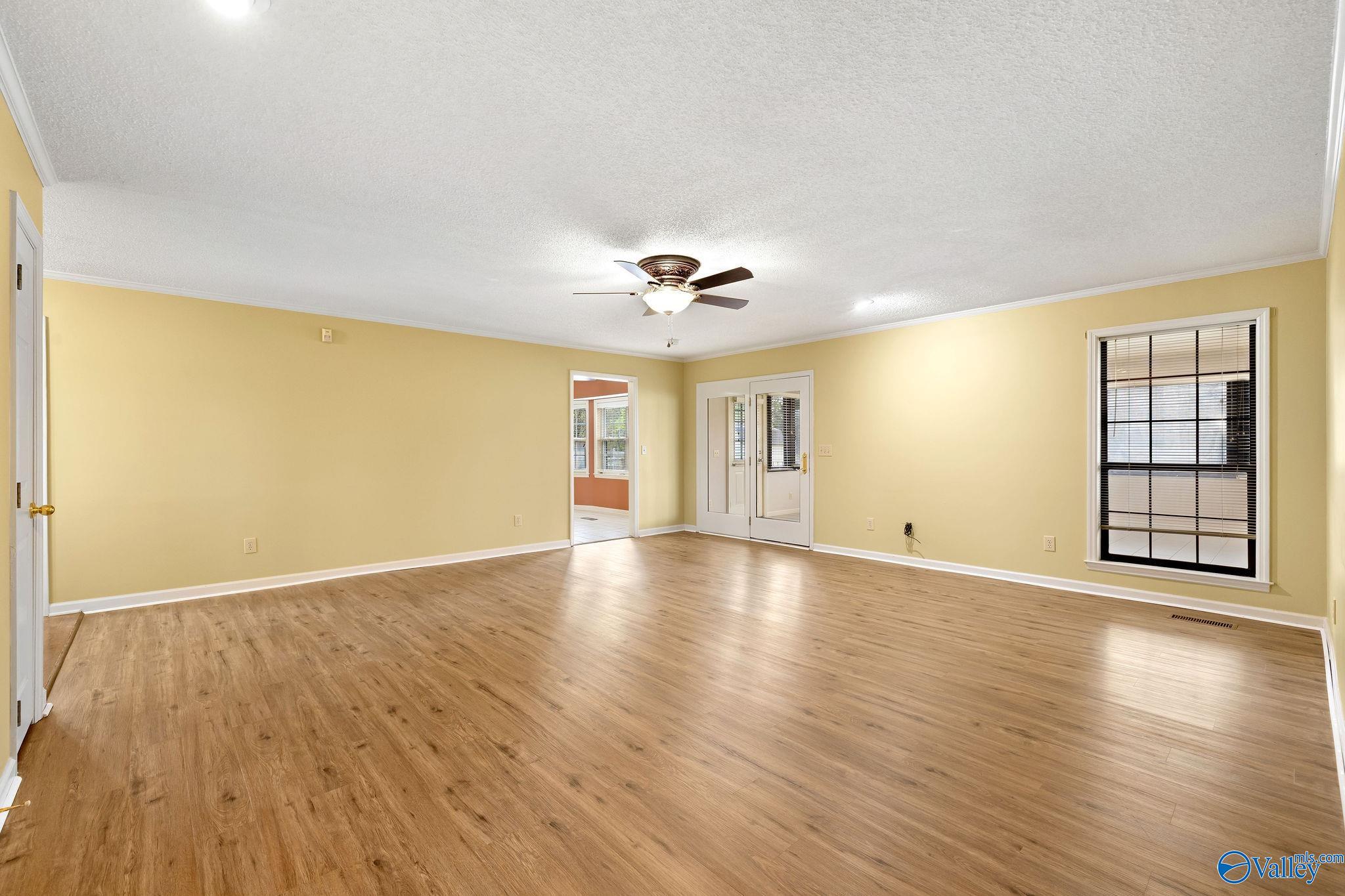 900 Section Line Road