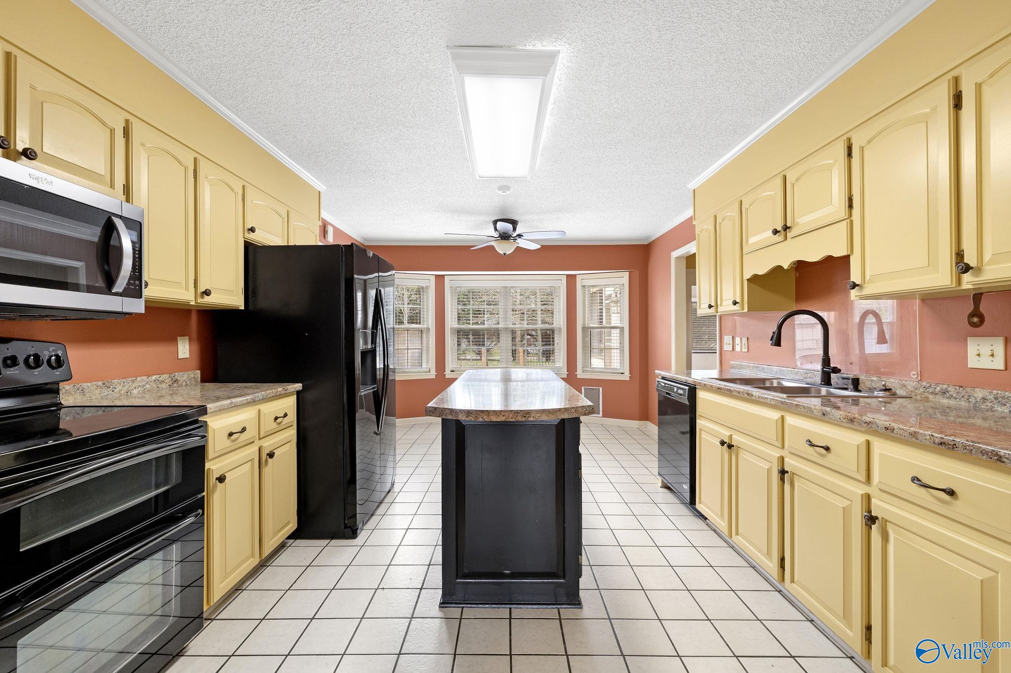 900 Section Line Road