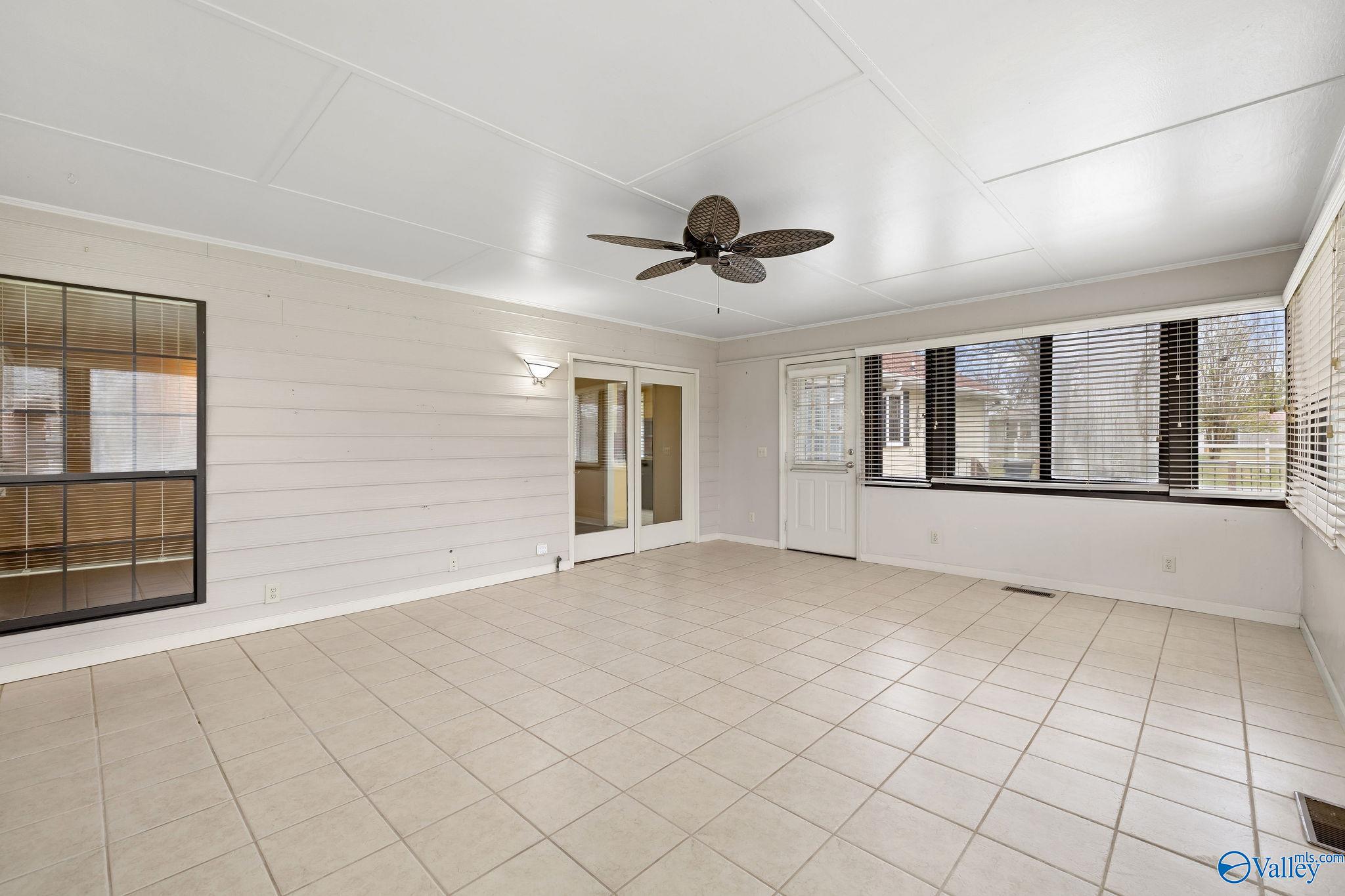 900 Section Line Road