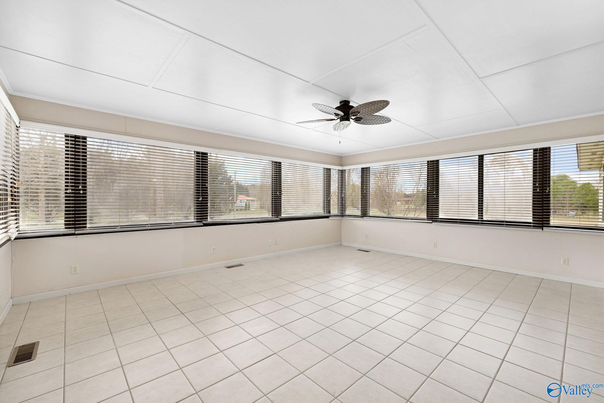 900 Section Line Road