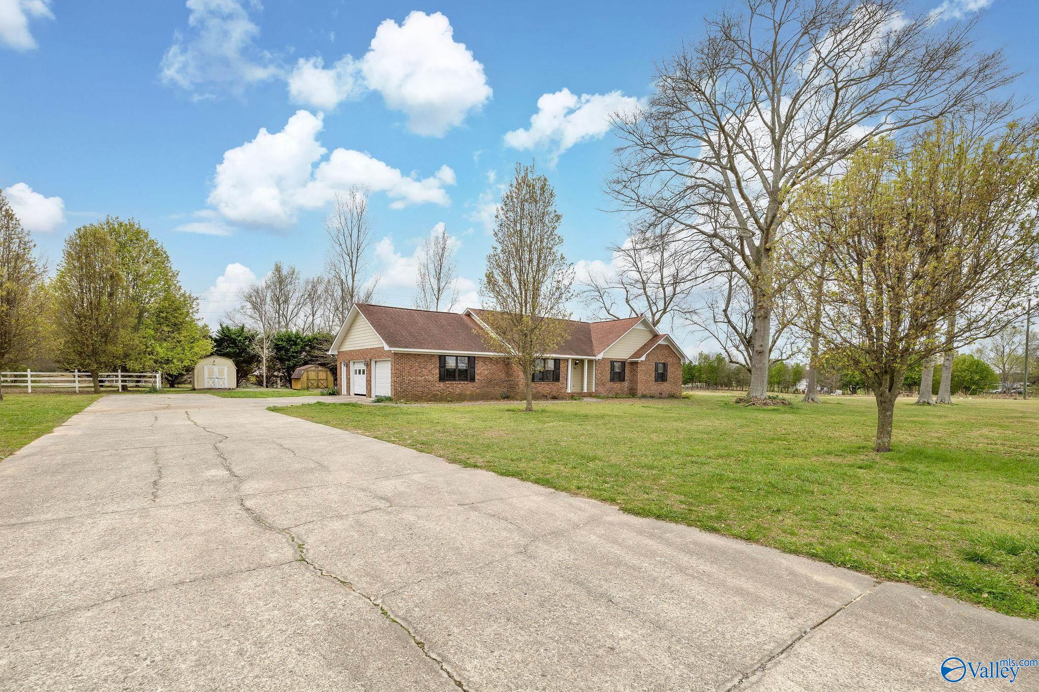 900 Section Line Road