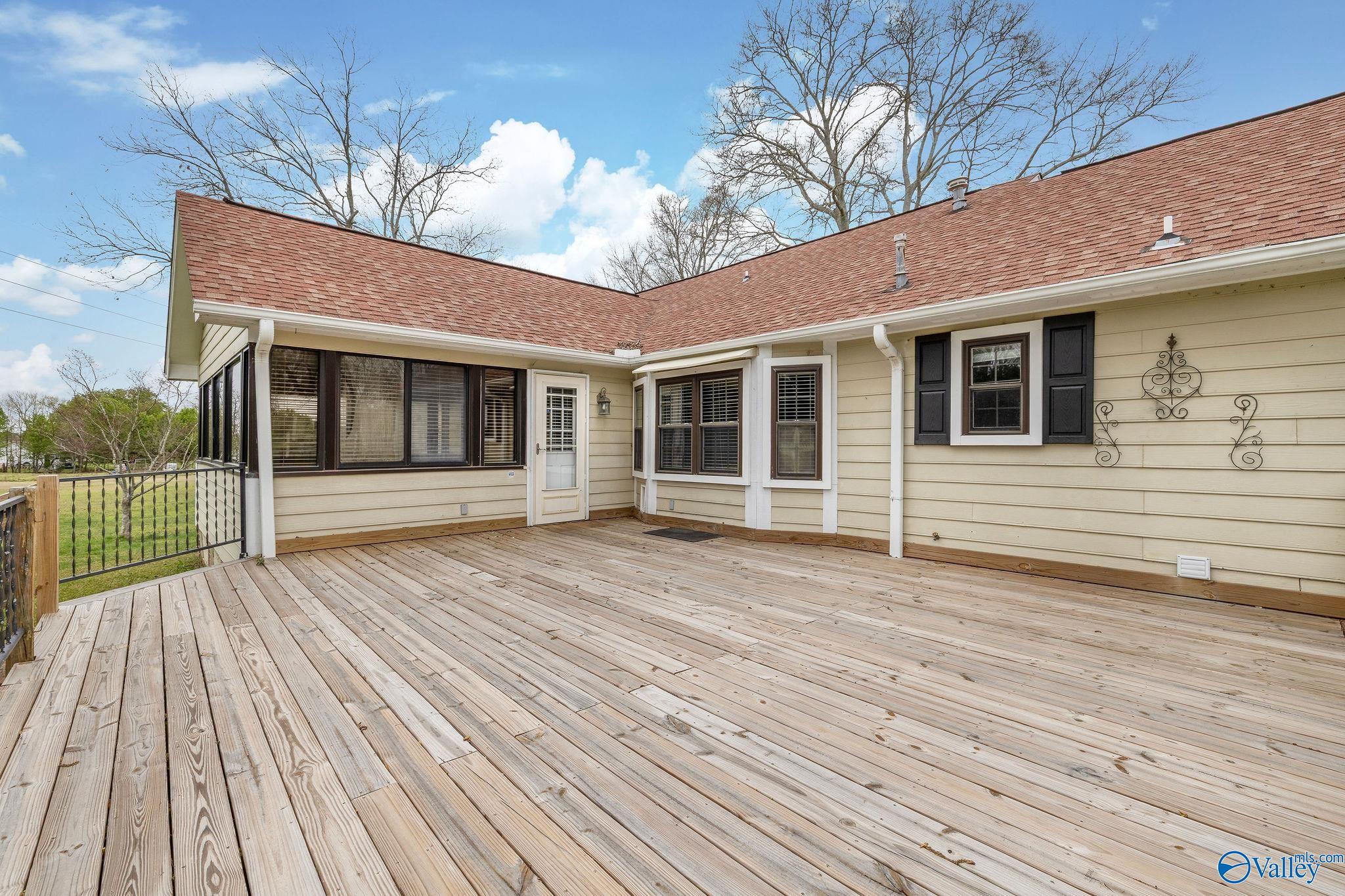 900 Section Line Road