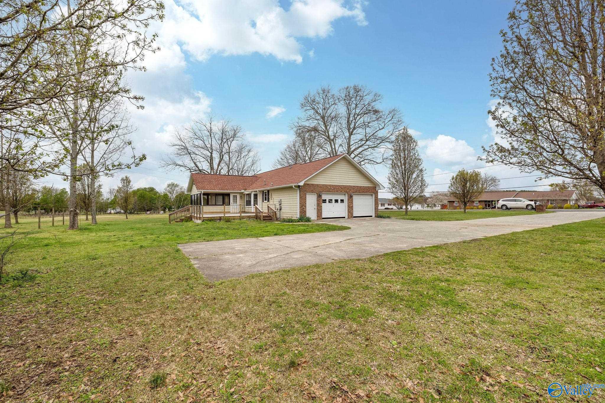 900 Section Line Road