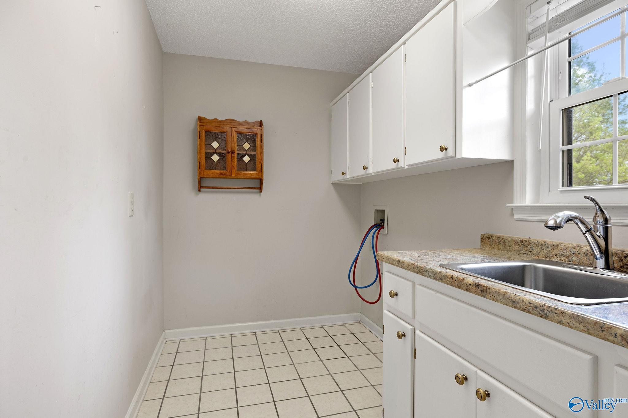 900 Section Line Road