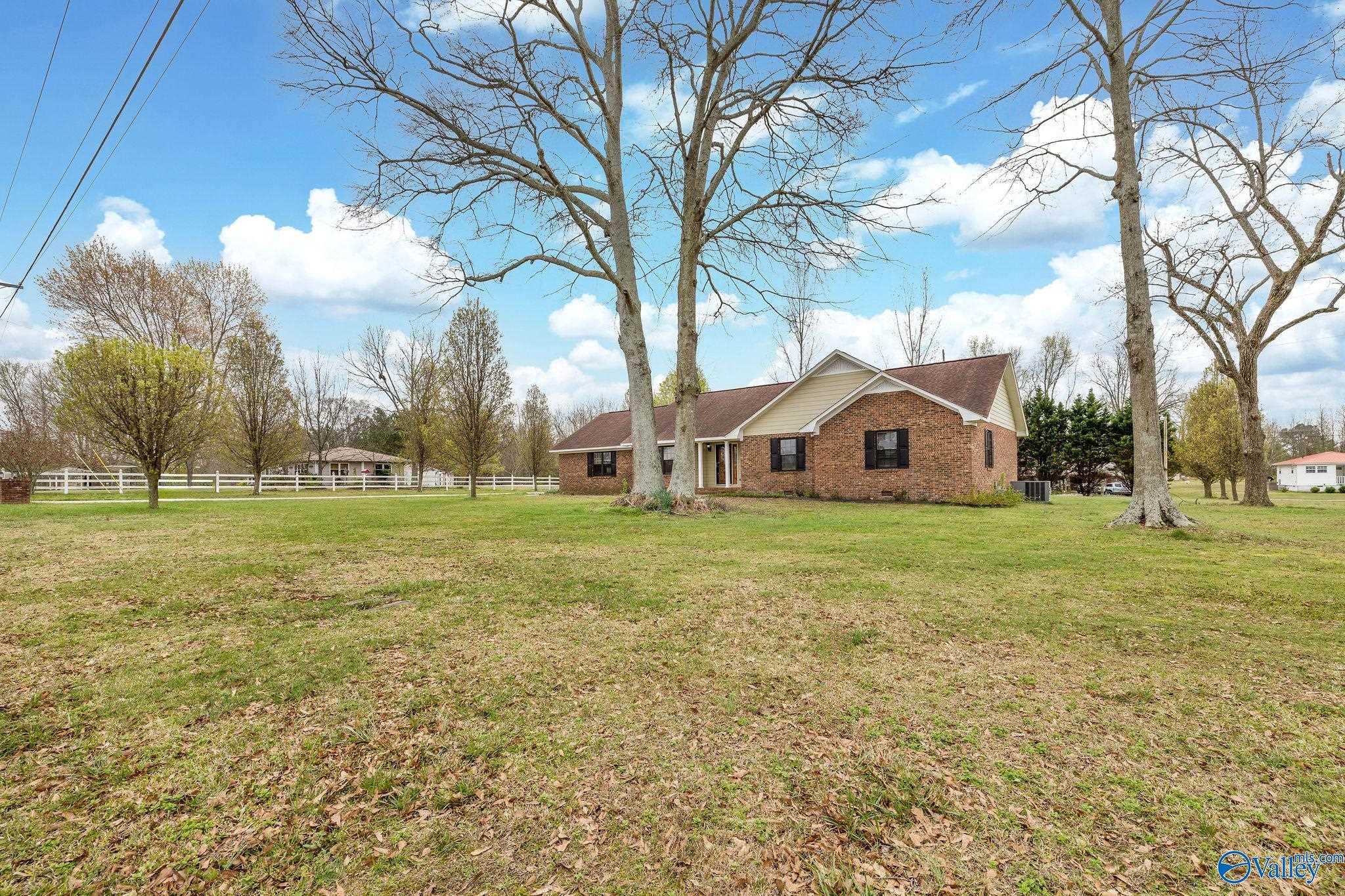 900 Section Line Road