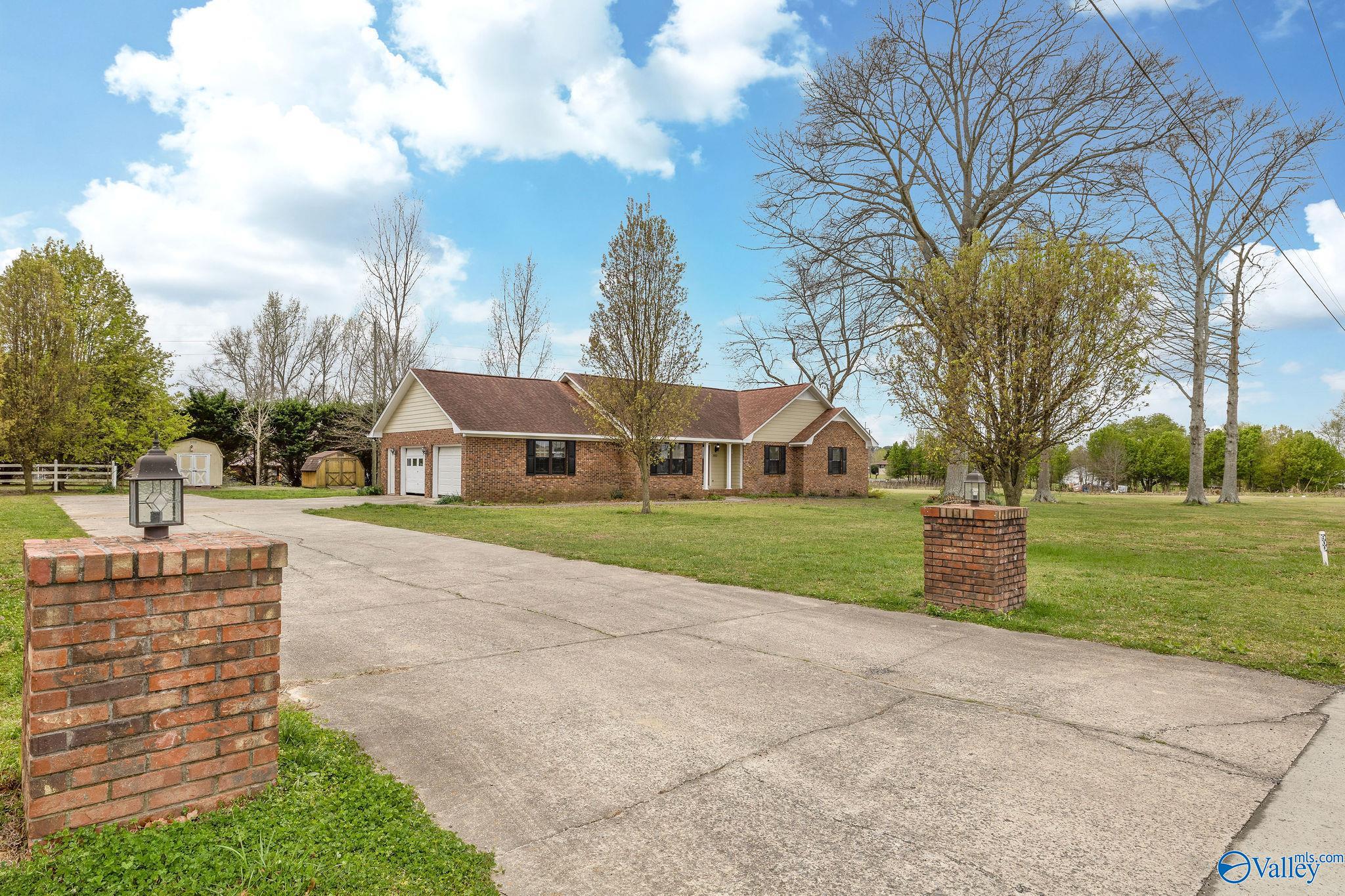 900 Section Line Road