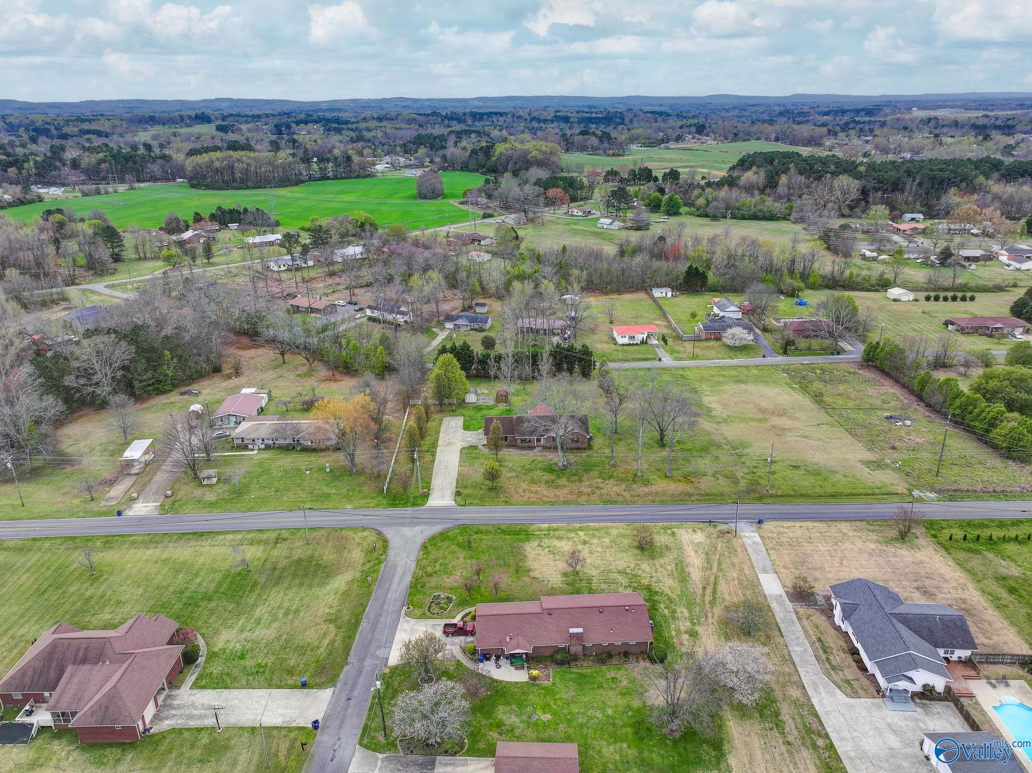 900 Section Line Road