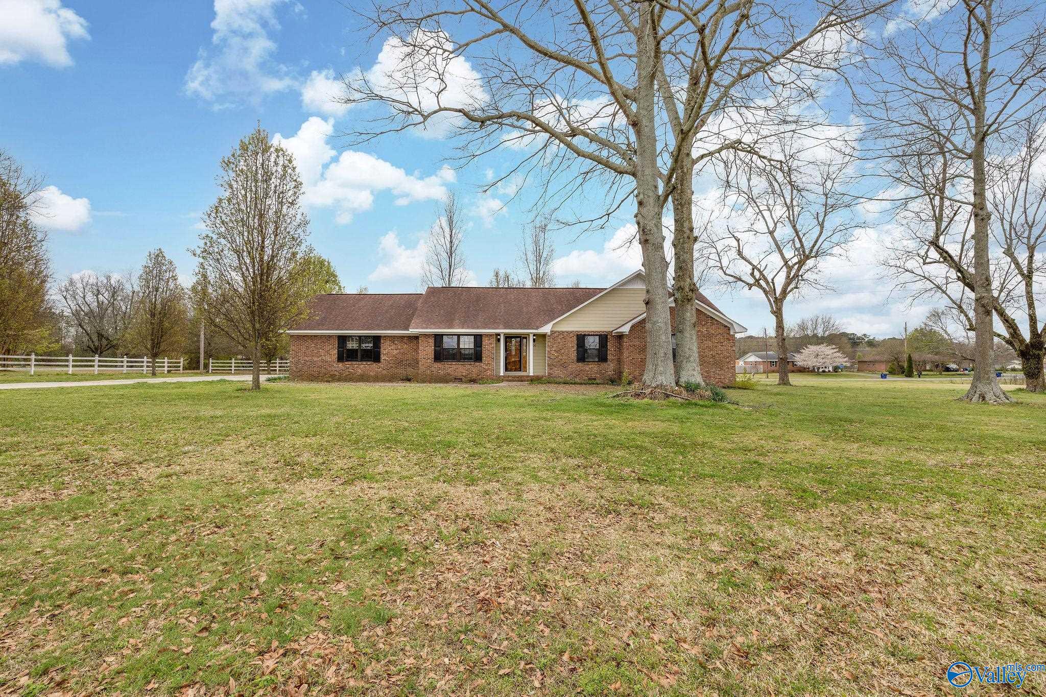 900 Section Line Road