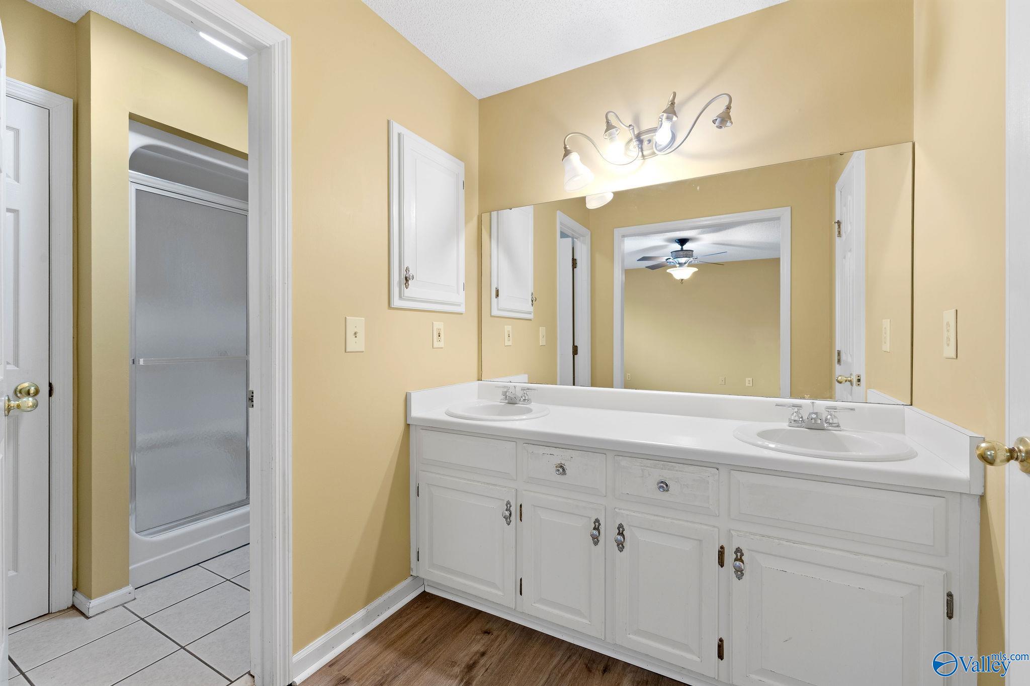 900 Section Line Road