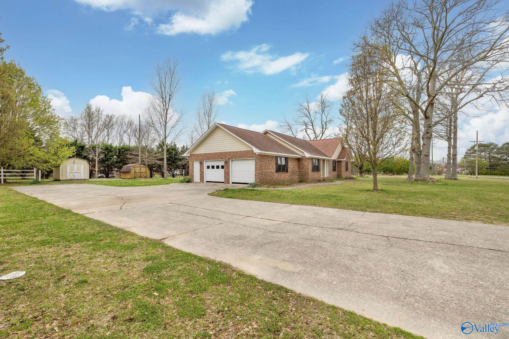 900 Section Line Road