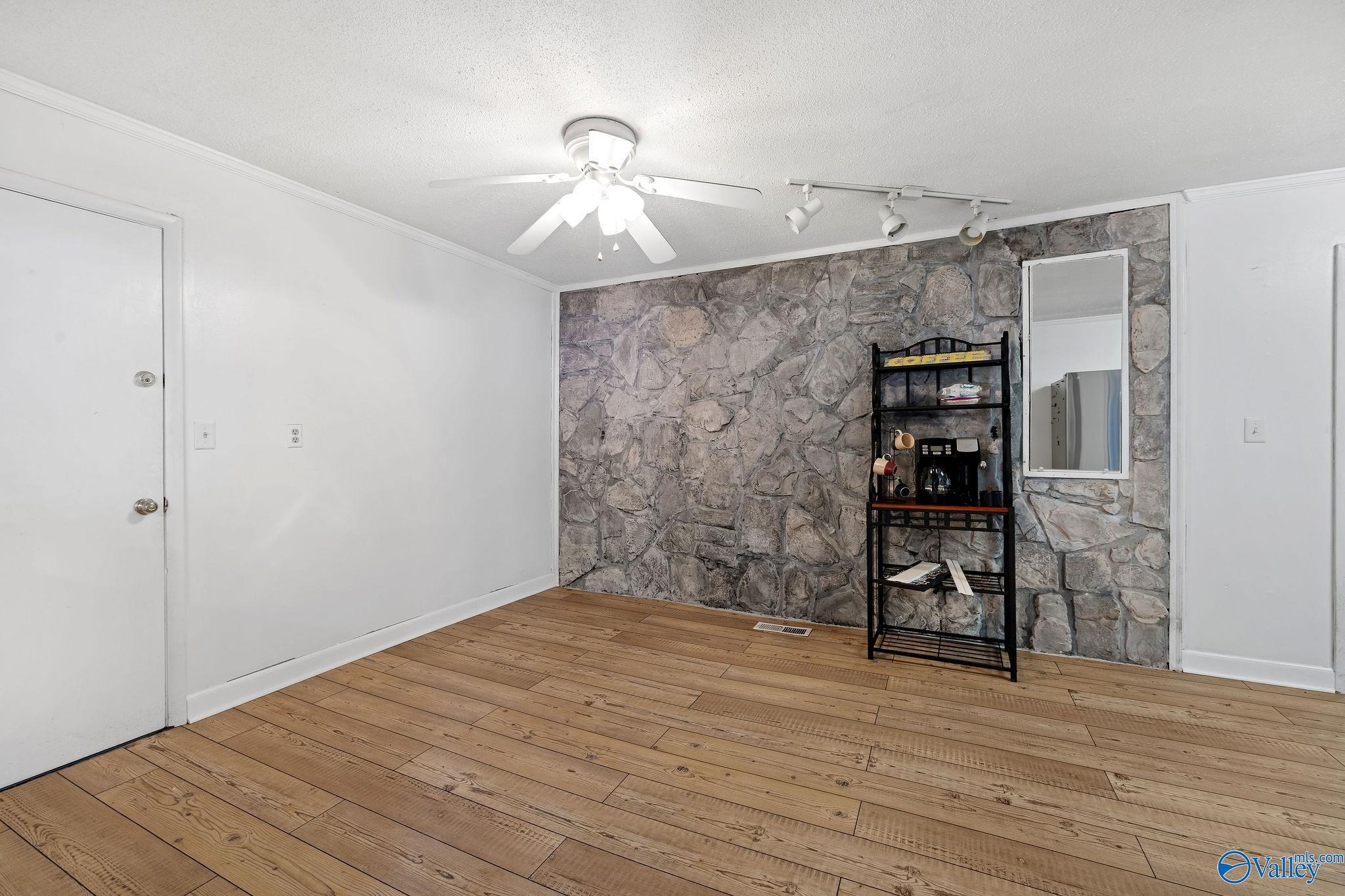 825 Gunter Avenue