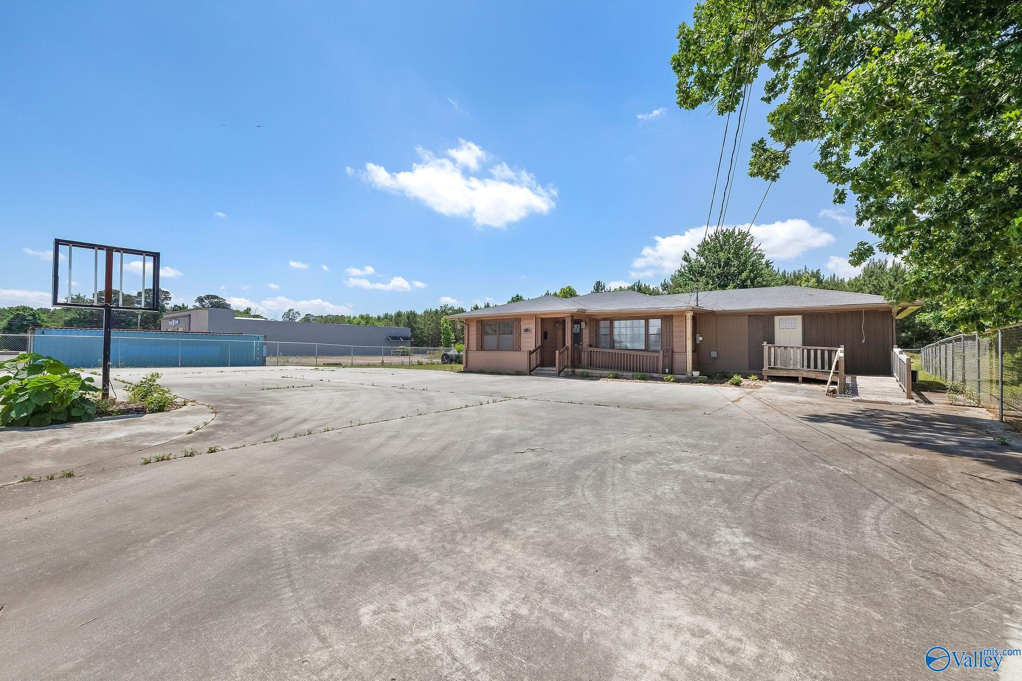 1221 US Highway 431