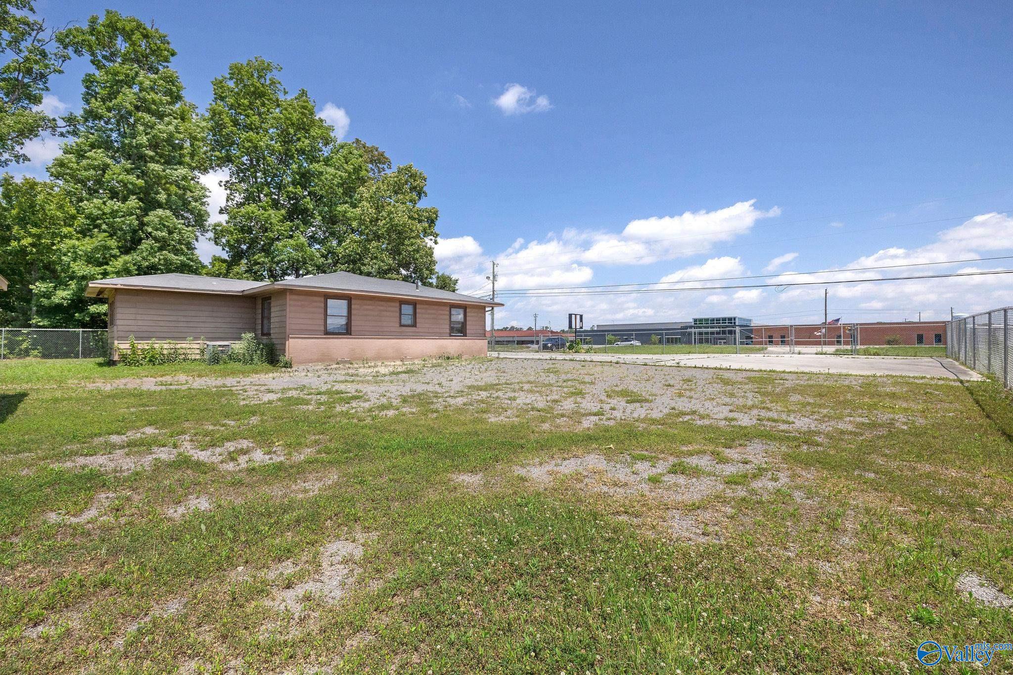 1221 US Highway 431