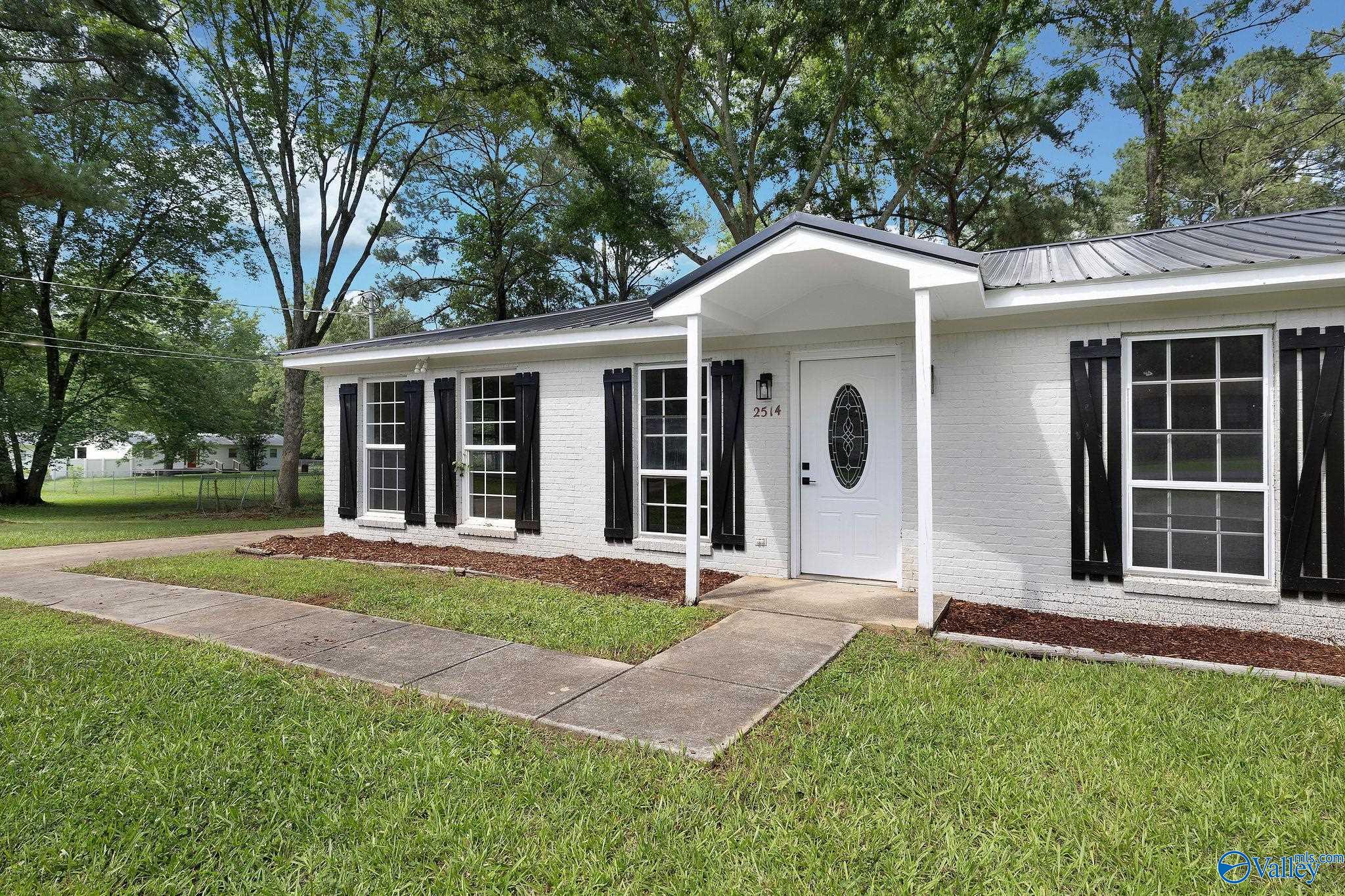 2514 Crockett Circle