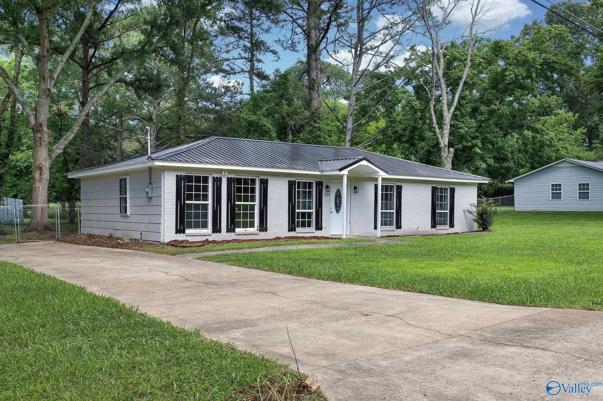 2514 Crockett Circle