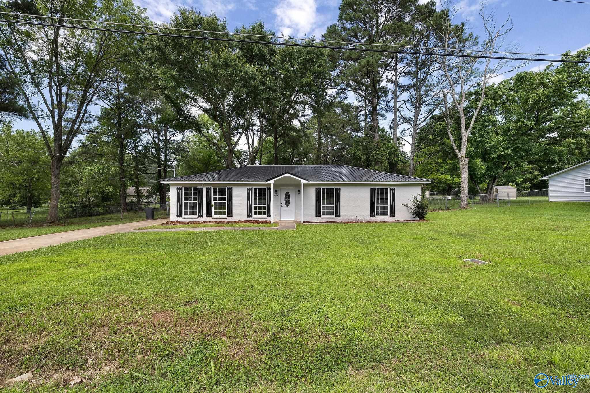 2514 Crockett Circle