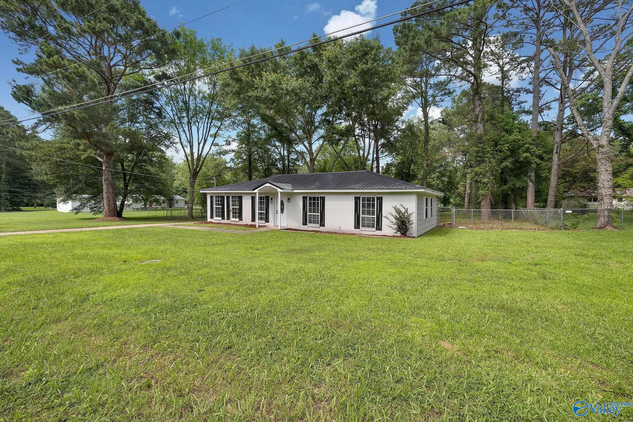 2514 Crockett Circle