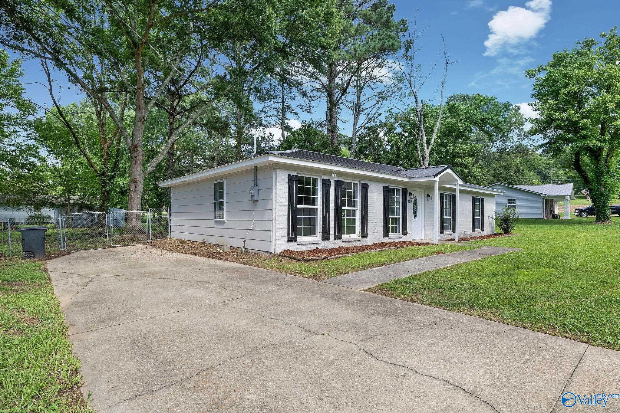 2514 Crockett Circle