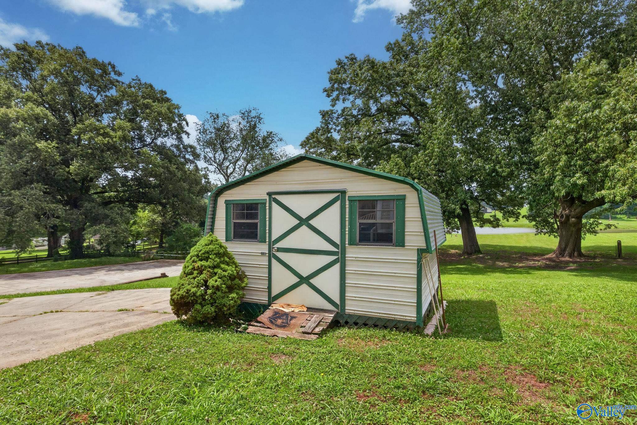 73 Tomahawk Circle