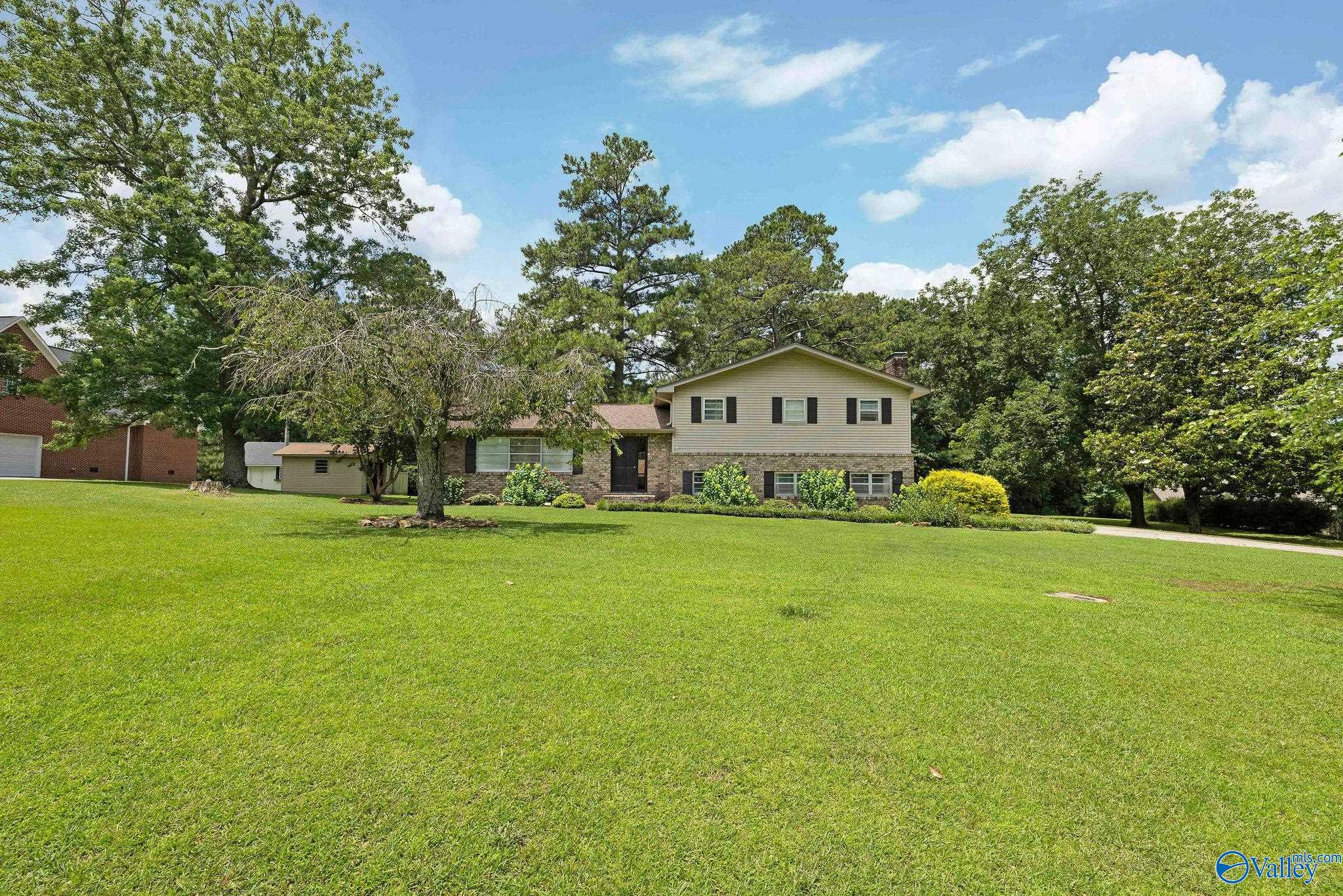 1201 Elm Circle