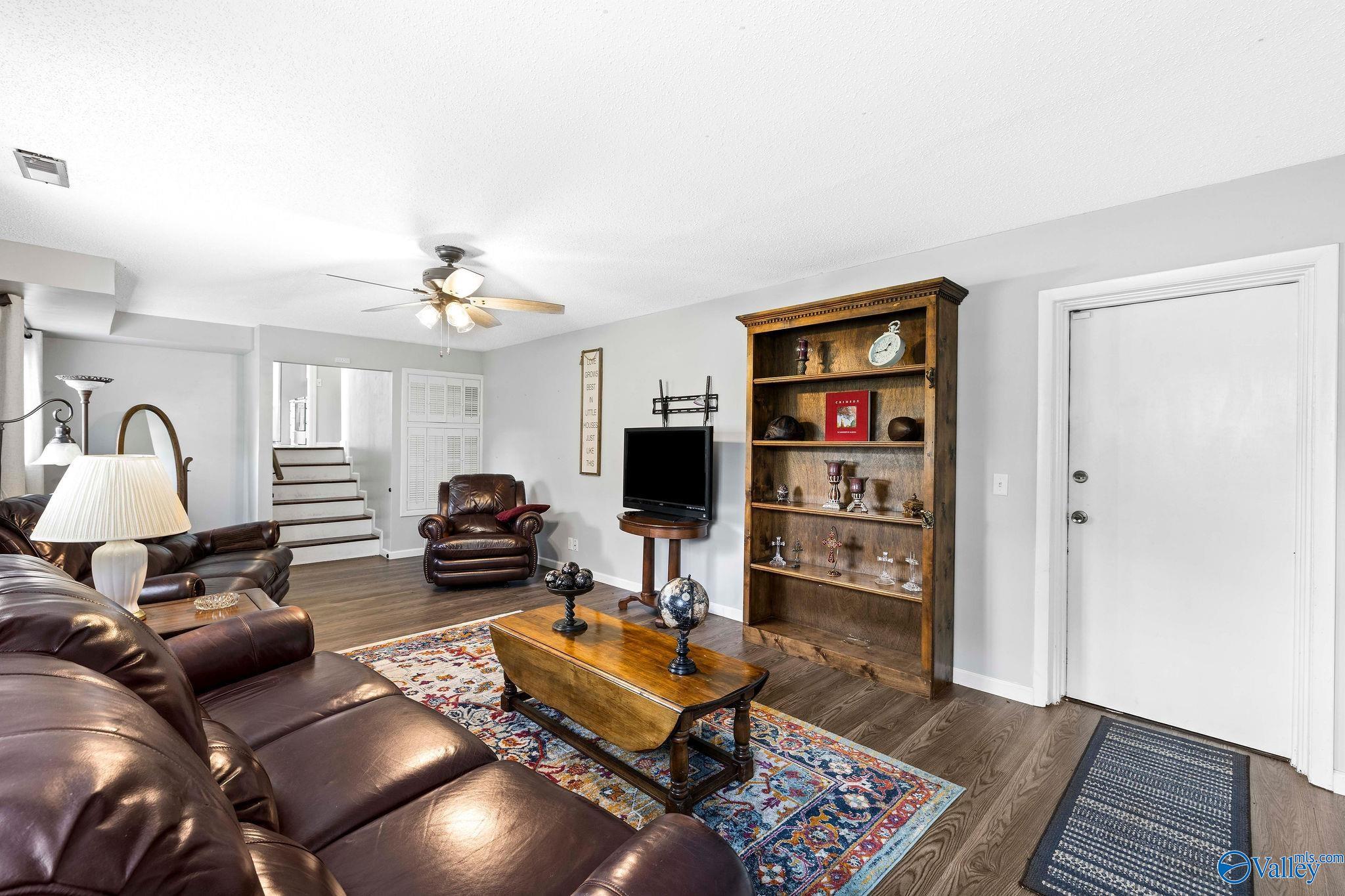 1201 Elm Circle
