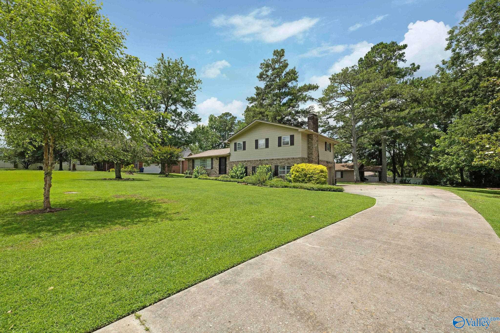 1201 Elm Circle