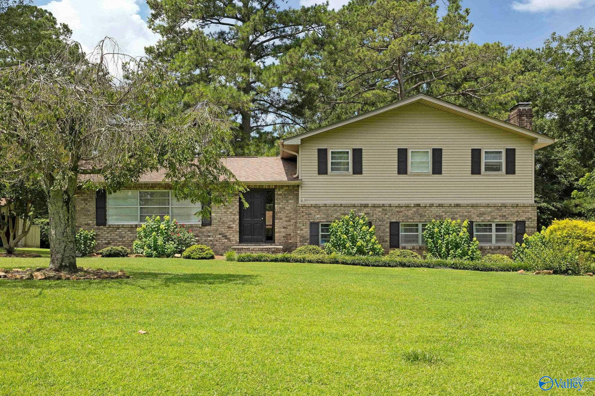 1201 Elm Circle