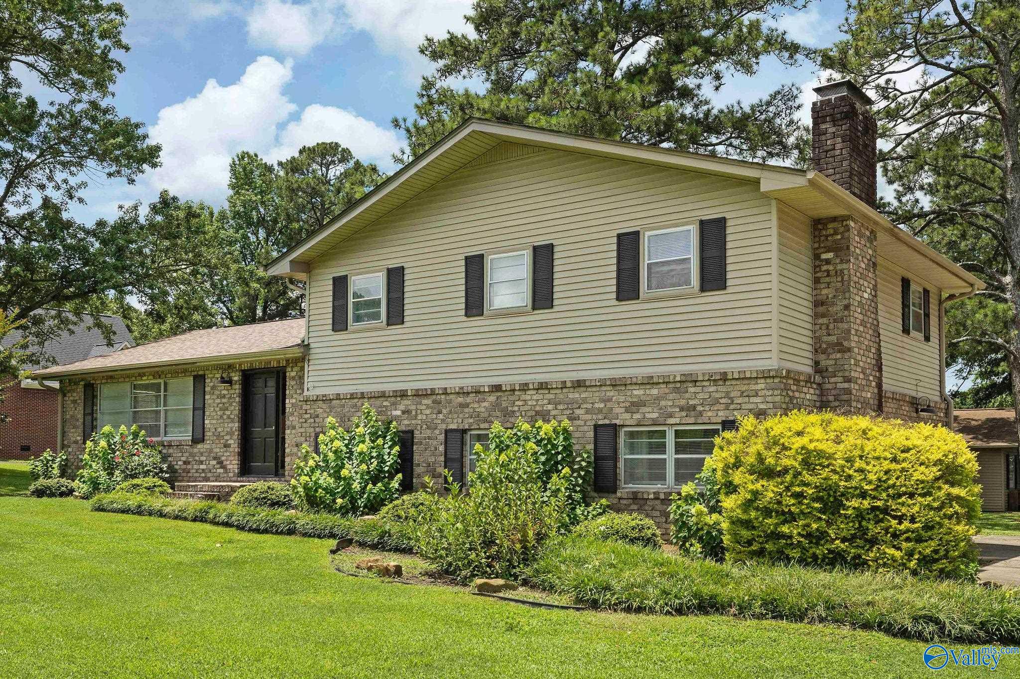 1201 Elm Circle