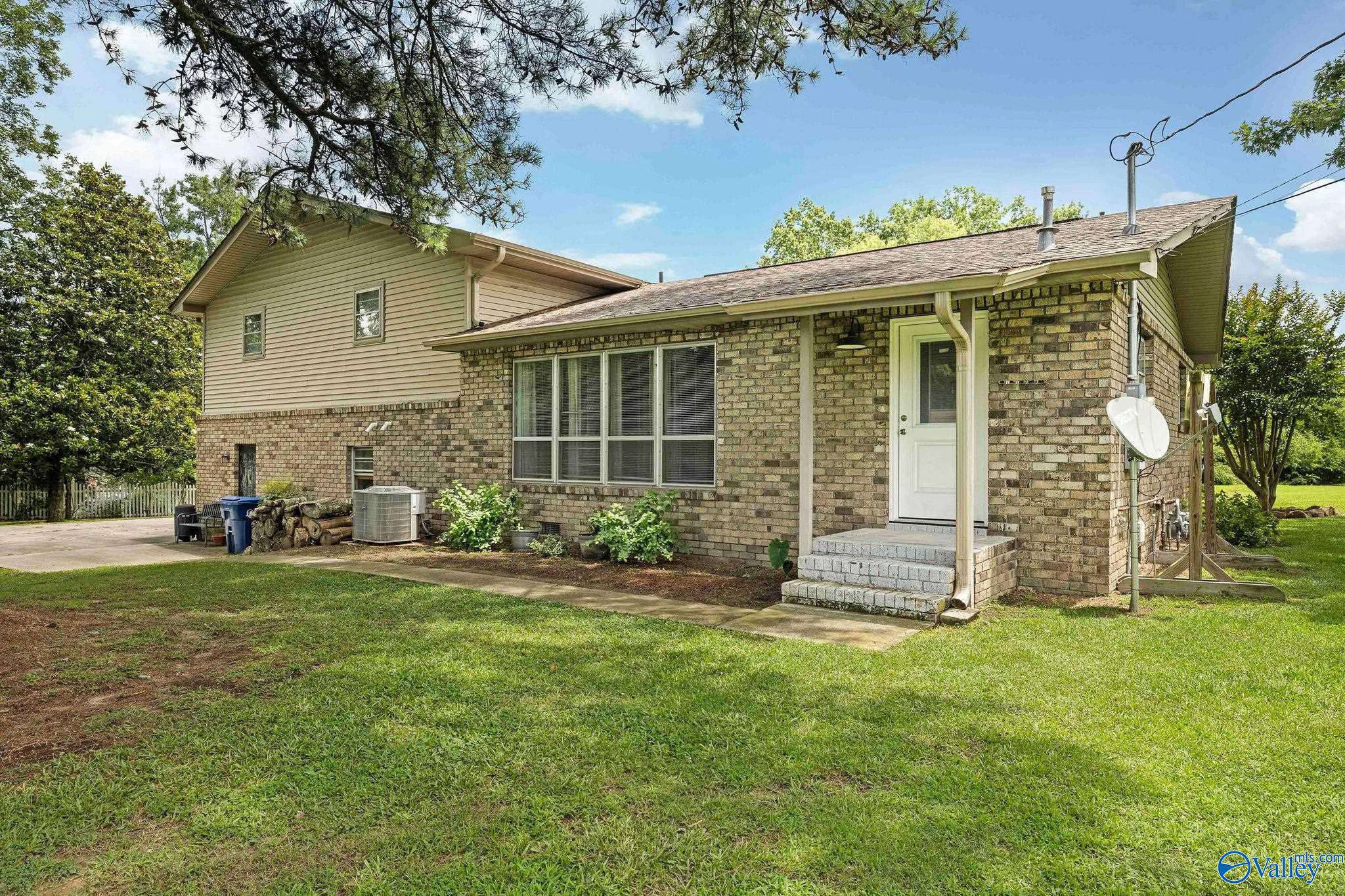 1201 Elm Circle
