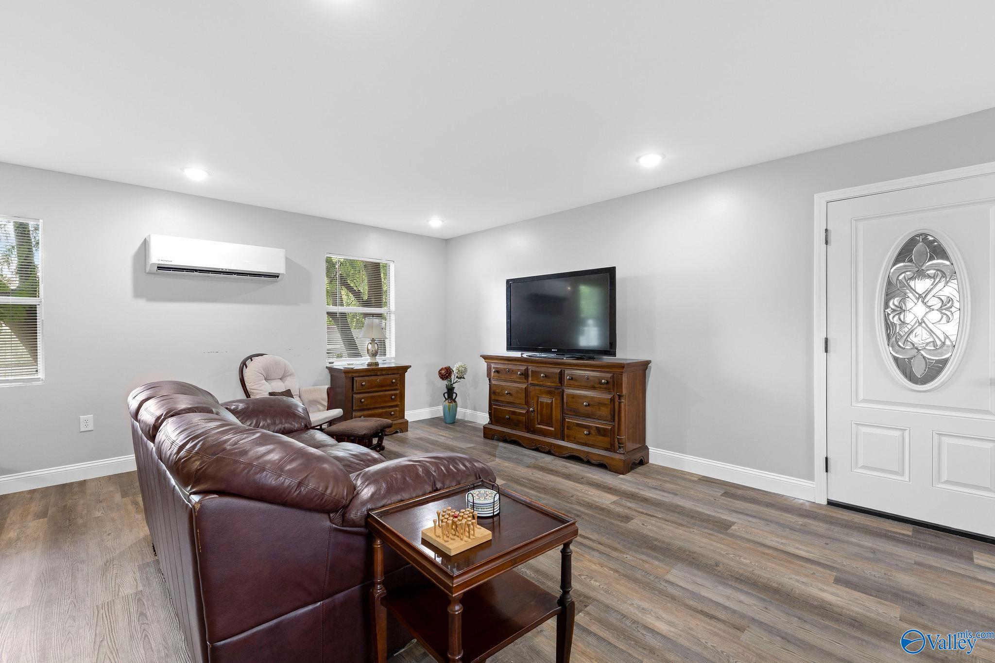 1201 Elm Circle