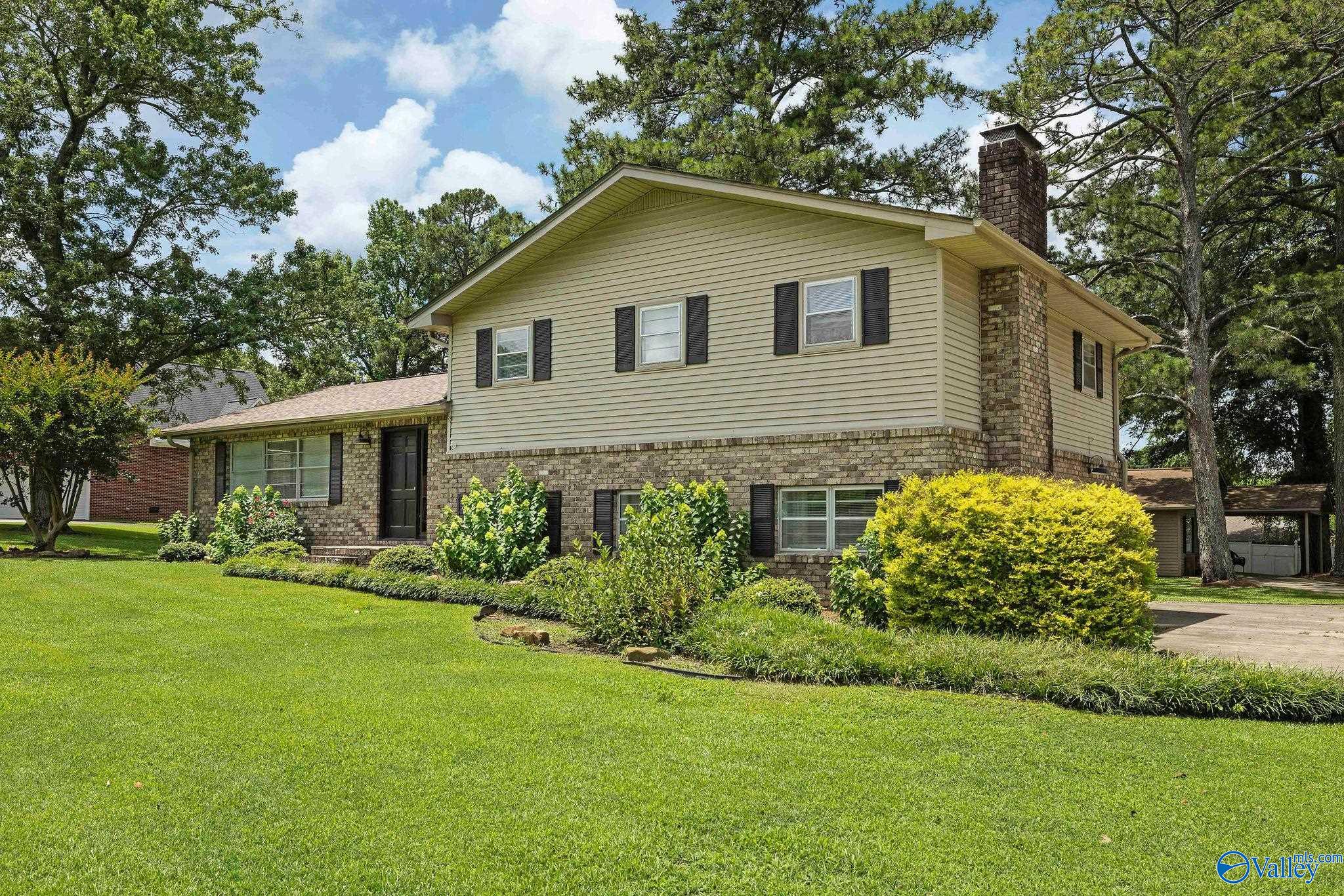 1201 Elm Circle