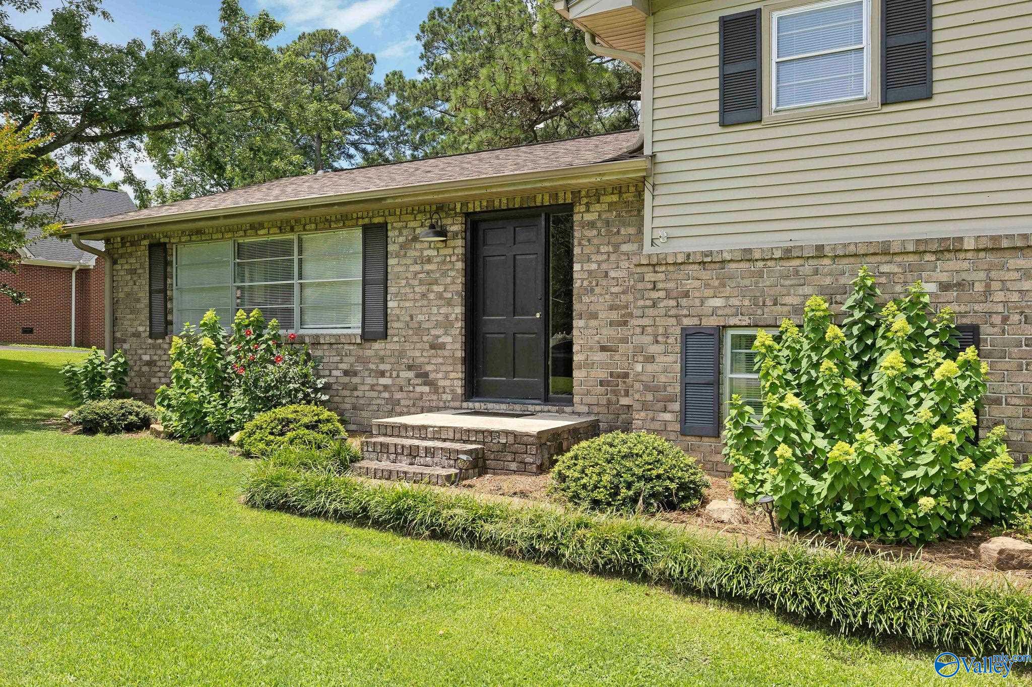 1201 Elm Circle