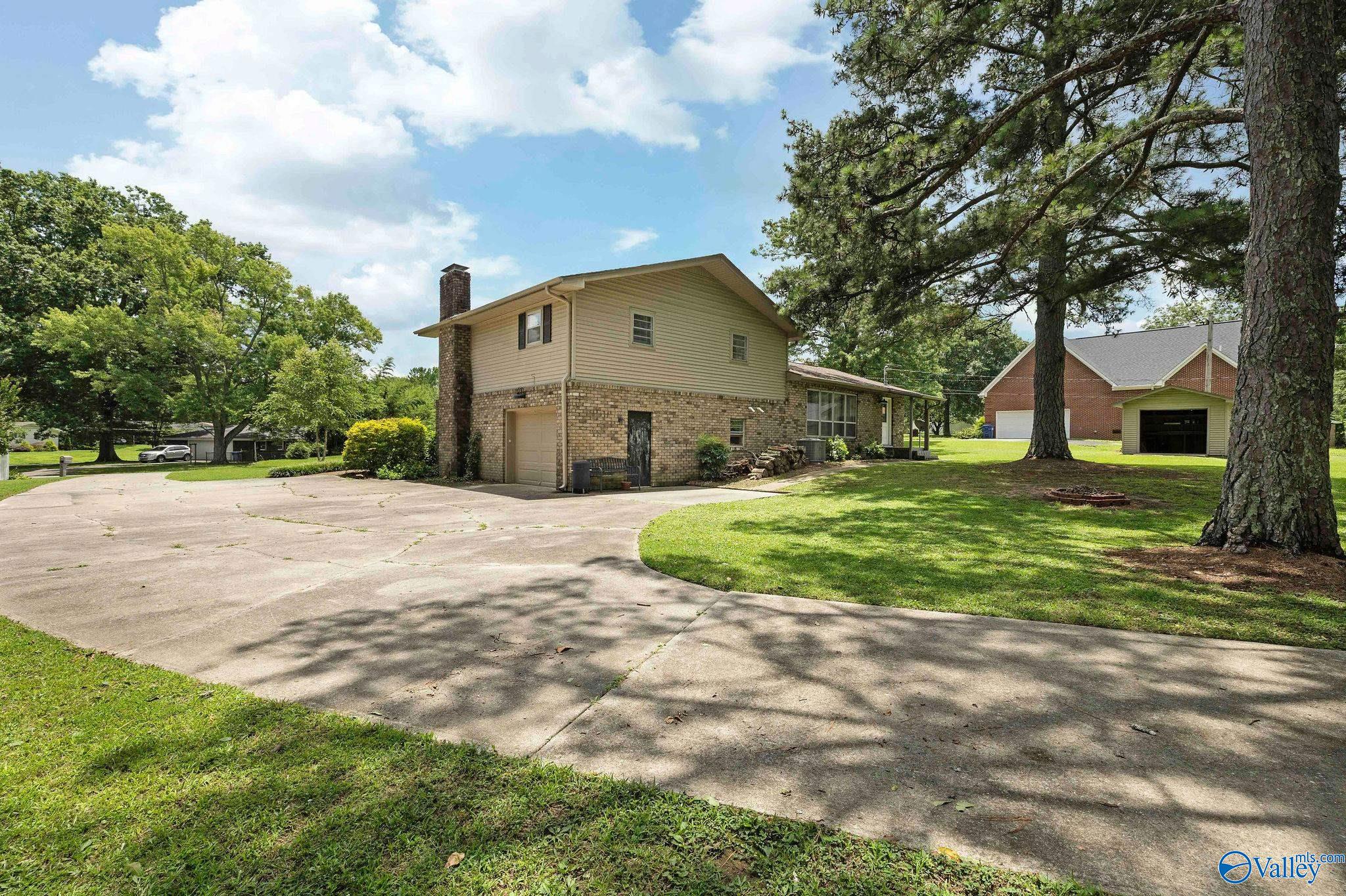 1201 Elm Circle