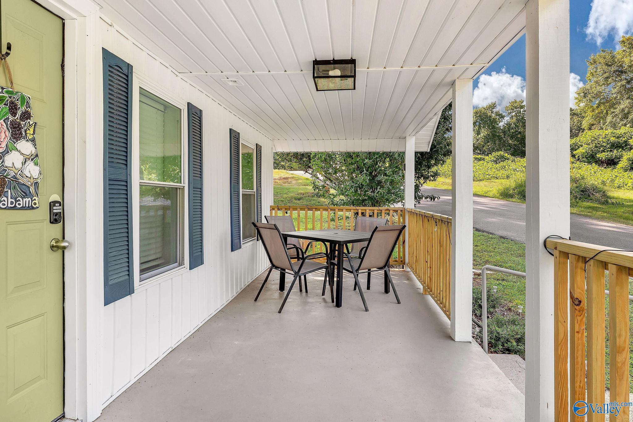 2513 Lakeview Drive
