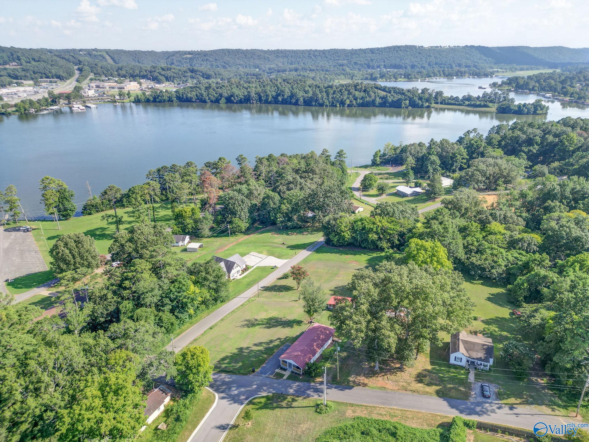 2513 Lakeview Drive