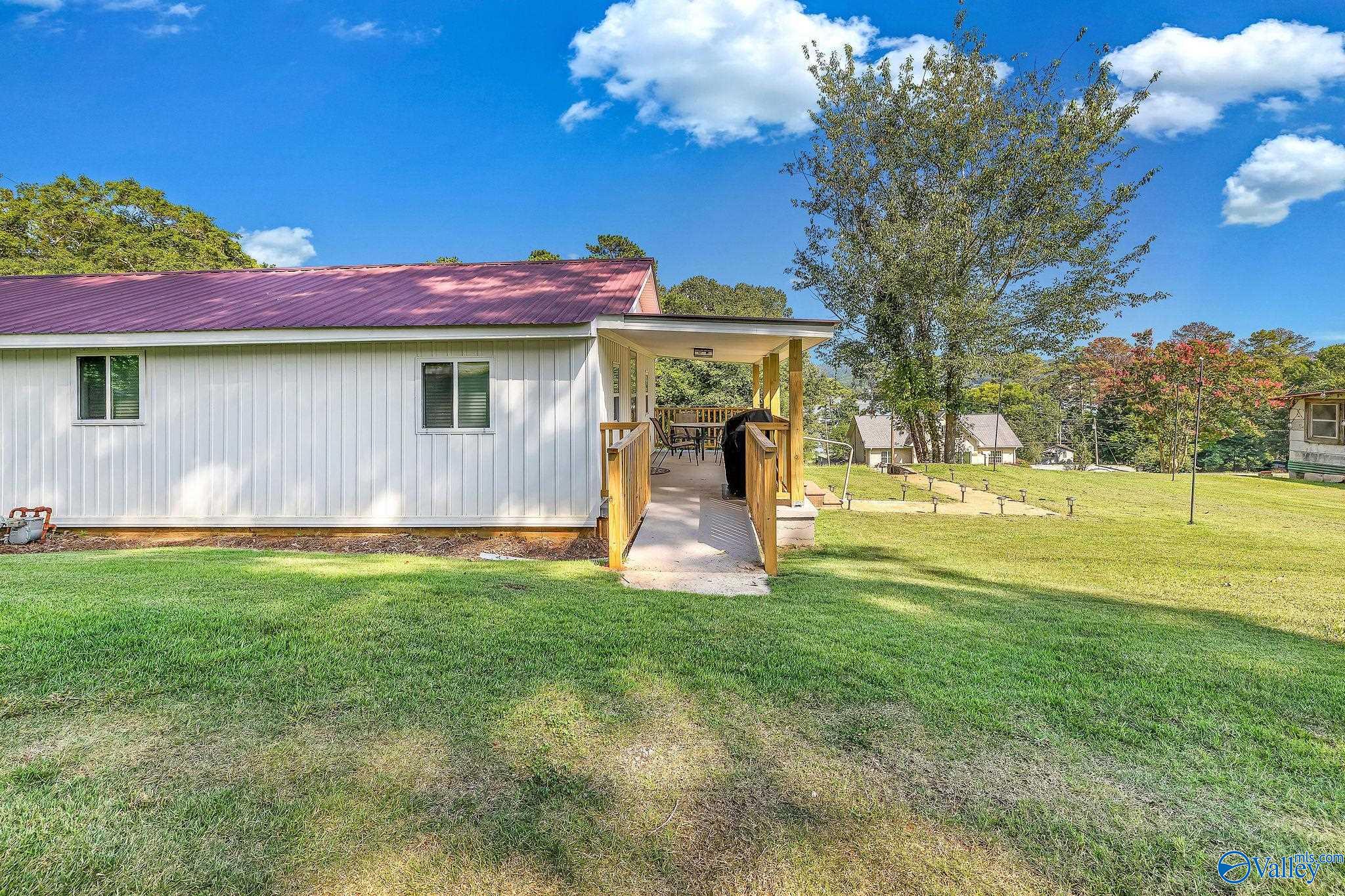 2513 Lakeview Drive