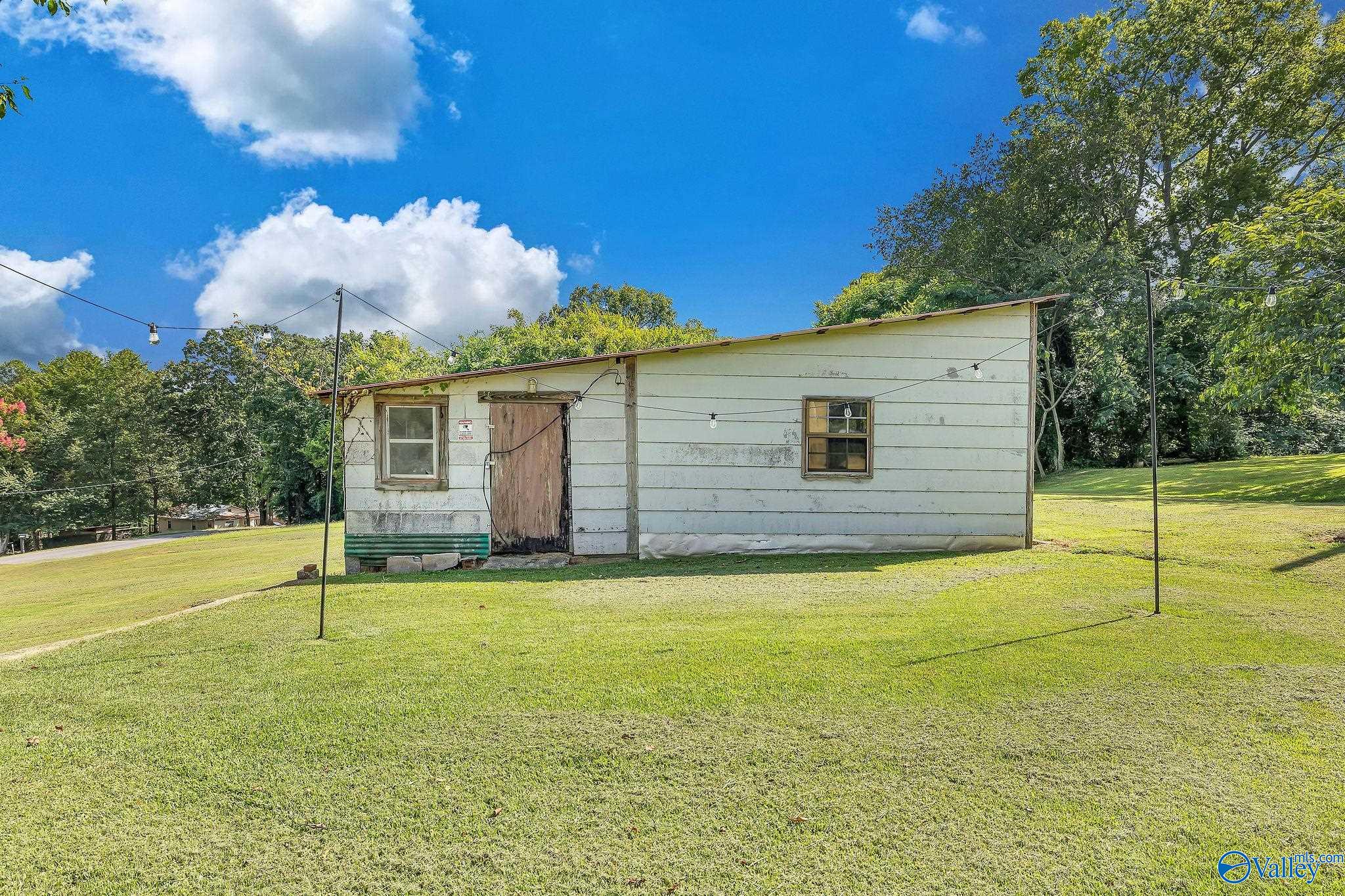 2513 Lakeview Drive