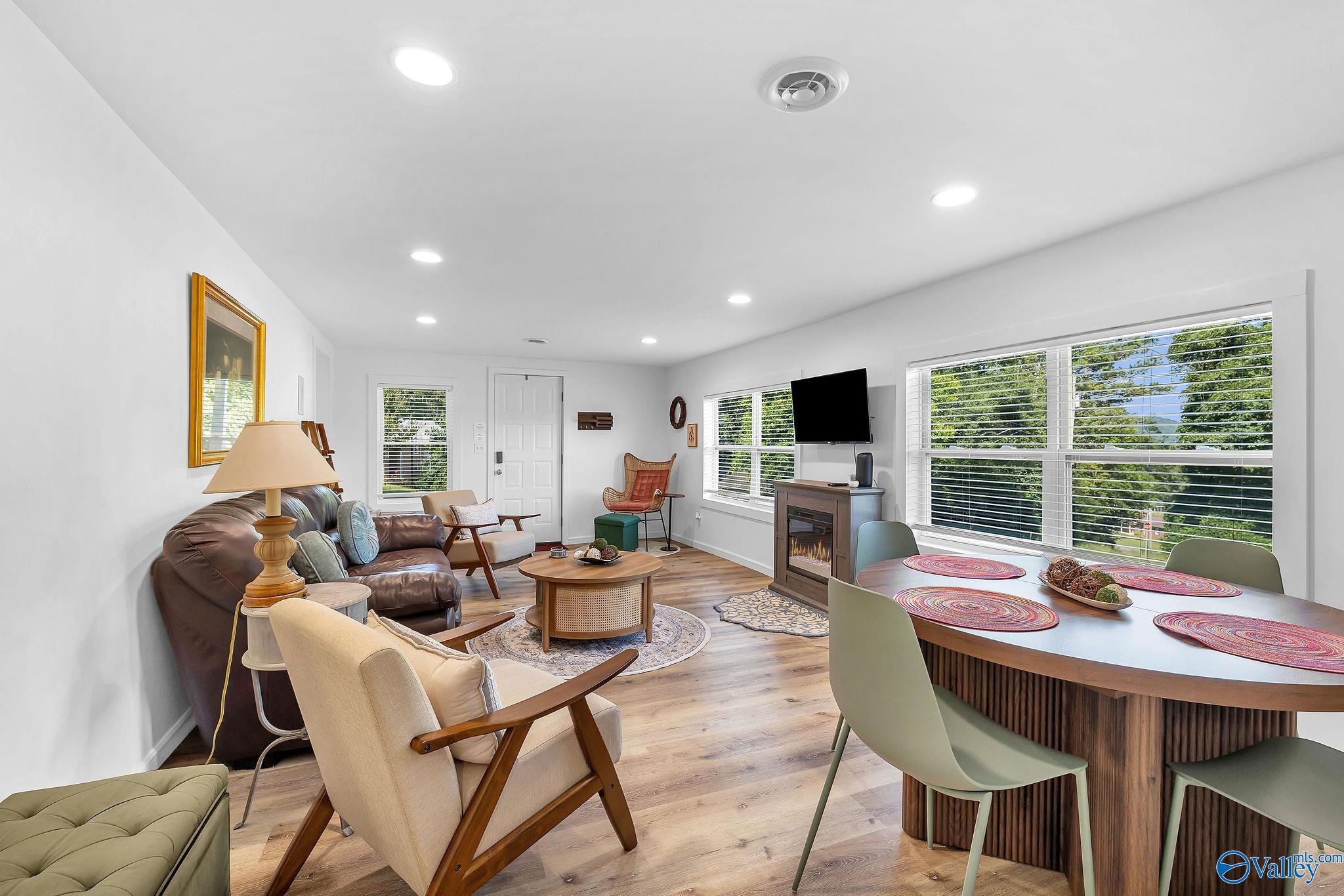 2513 Lakeview Drive