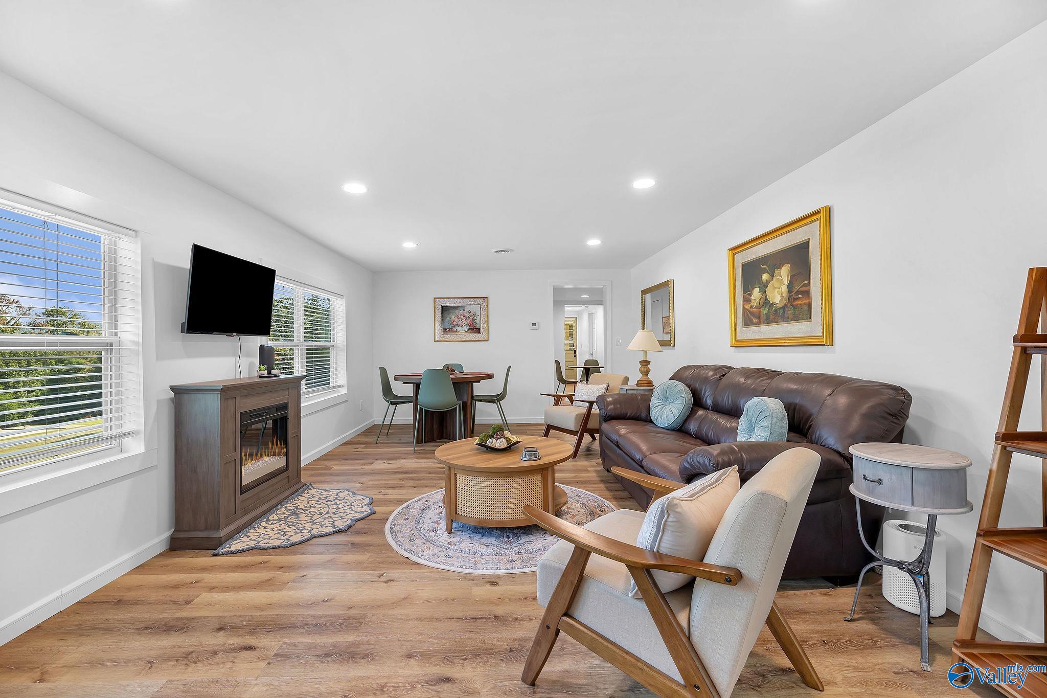 2513 Lakeview Drive