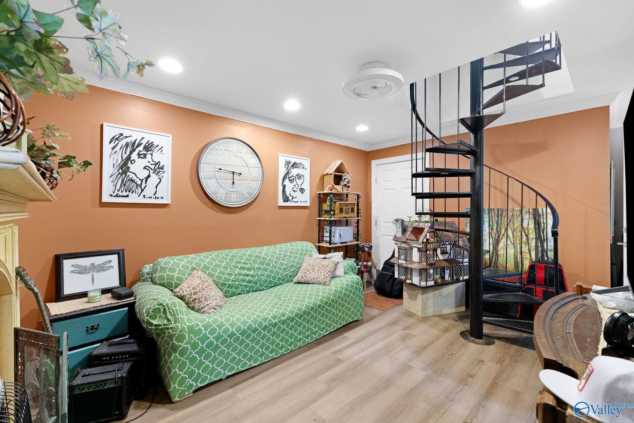 105 Tanah Lane