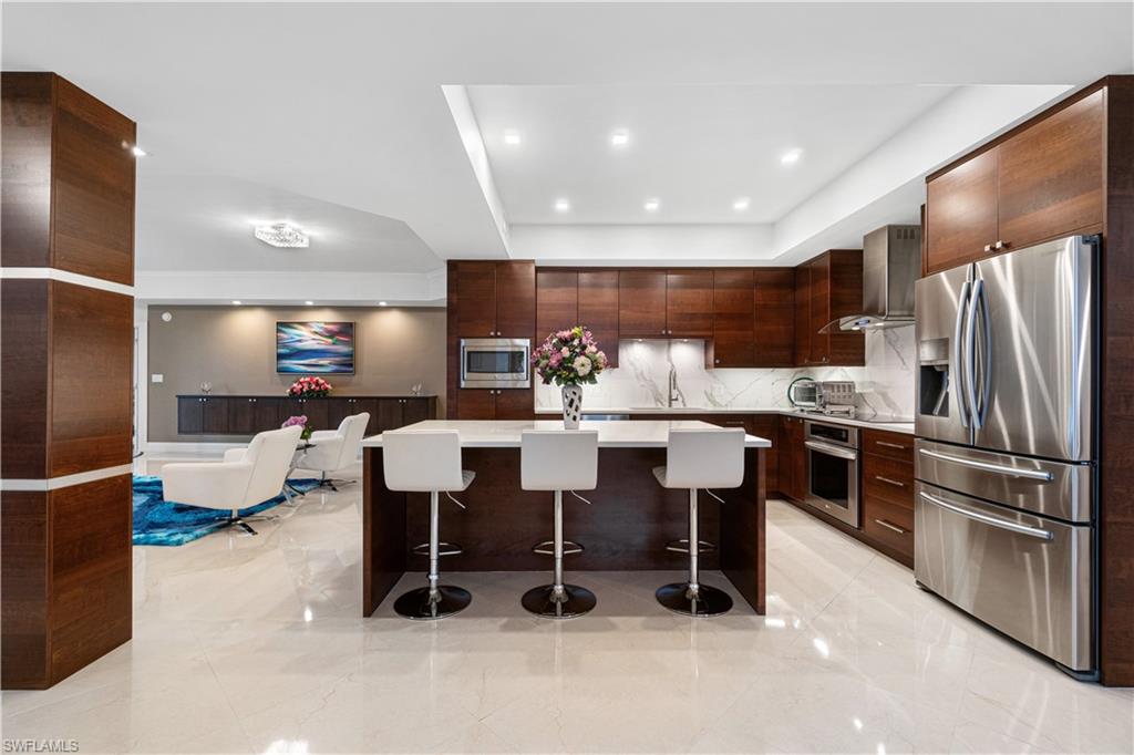 559 Audubon BLVD Unit: E-202