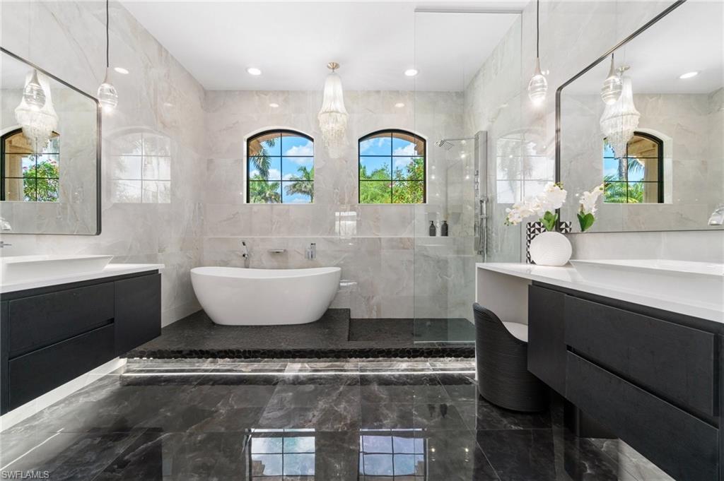 3440 Runaway LN, NAPLES